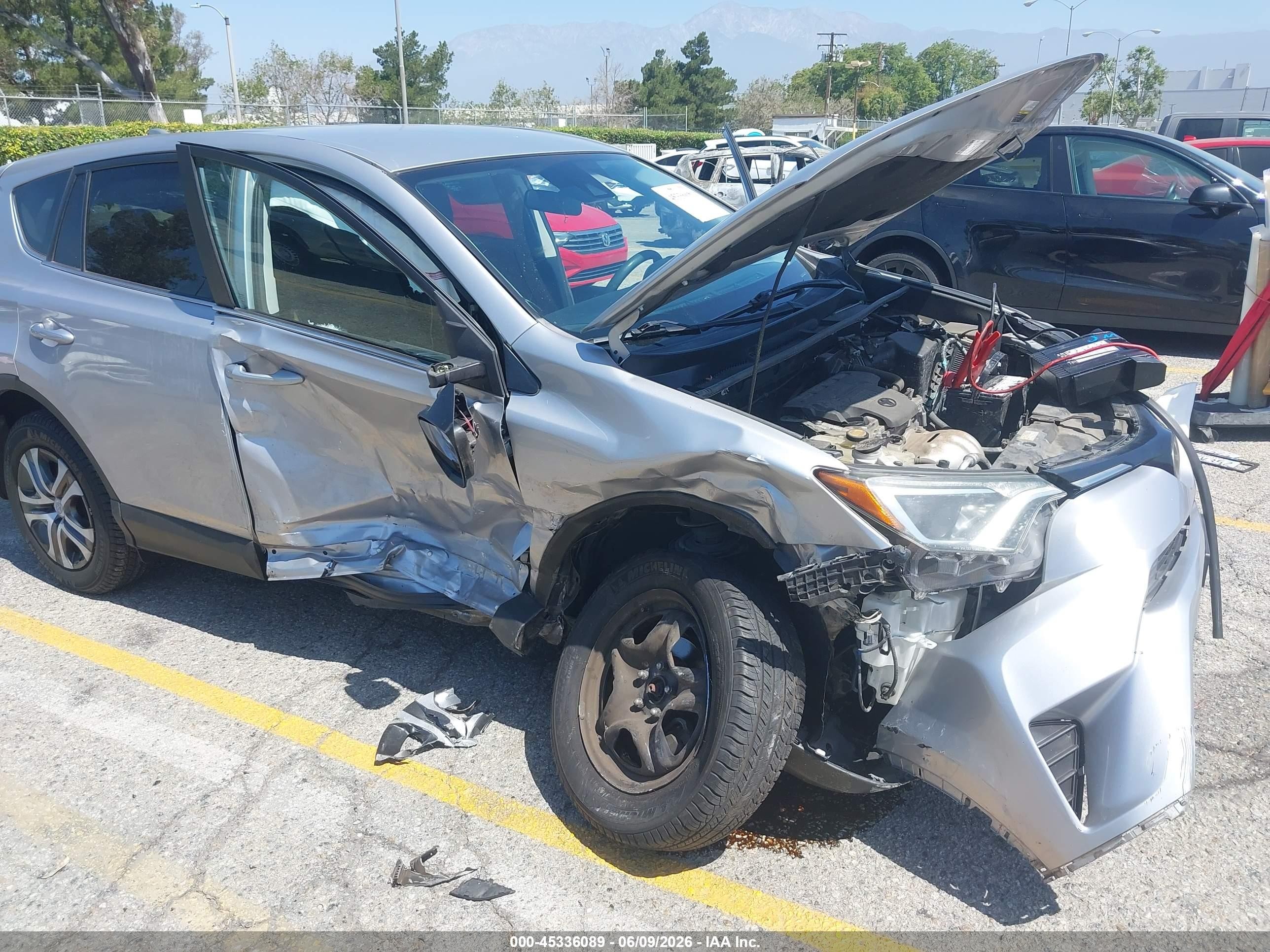 2017 Toyota Rav4 Le Silver vin: 2T3ZFREV8HW365354