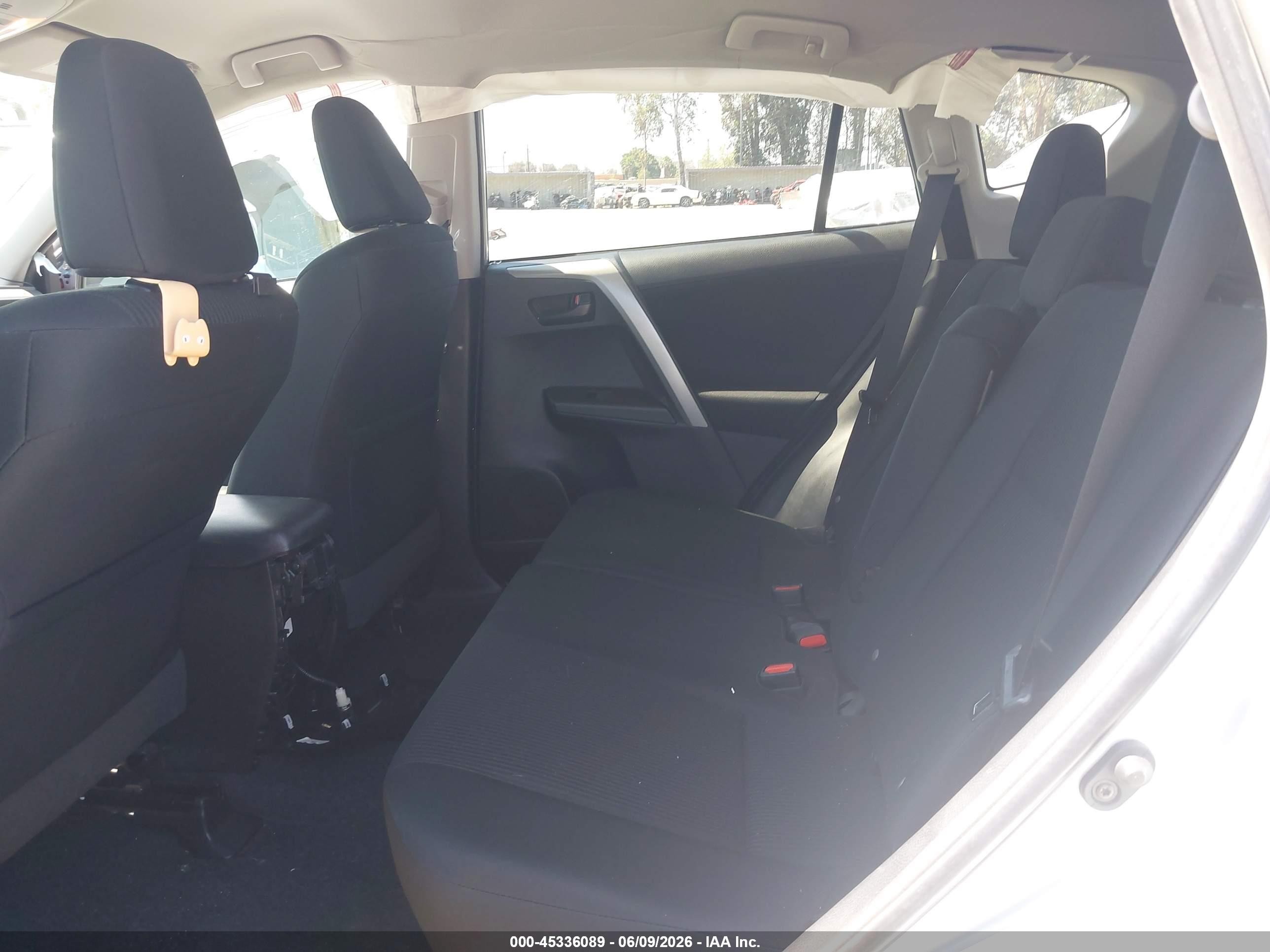 2017 Toyota Rav4 Le Silver vin: 2T3ZFREV8HW365354