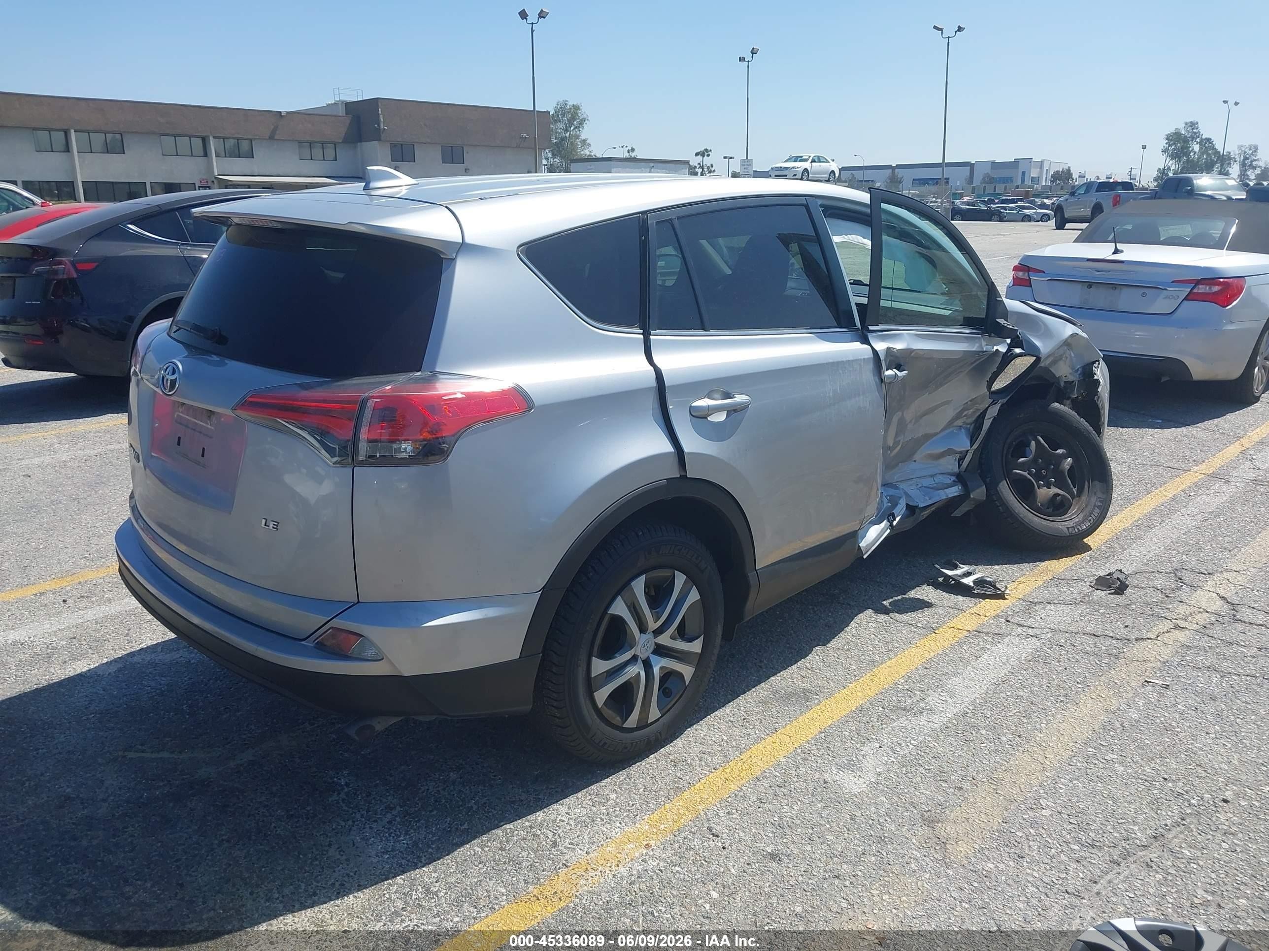2017 Toyota Rav4 Le Silver vin: 2T3ZFREV8HW365354