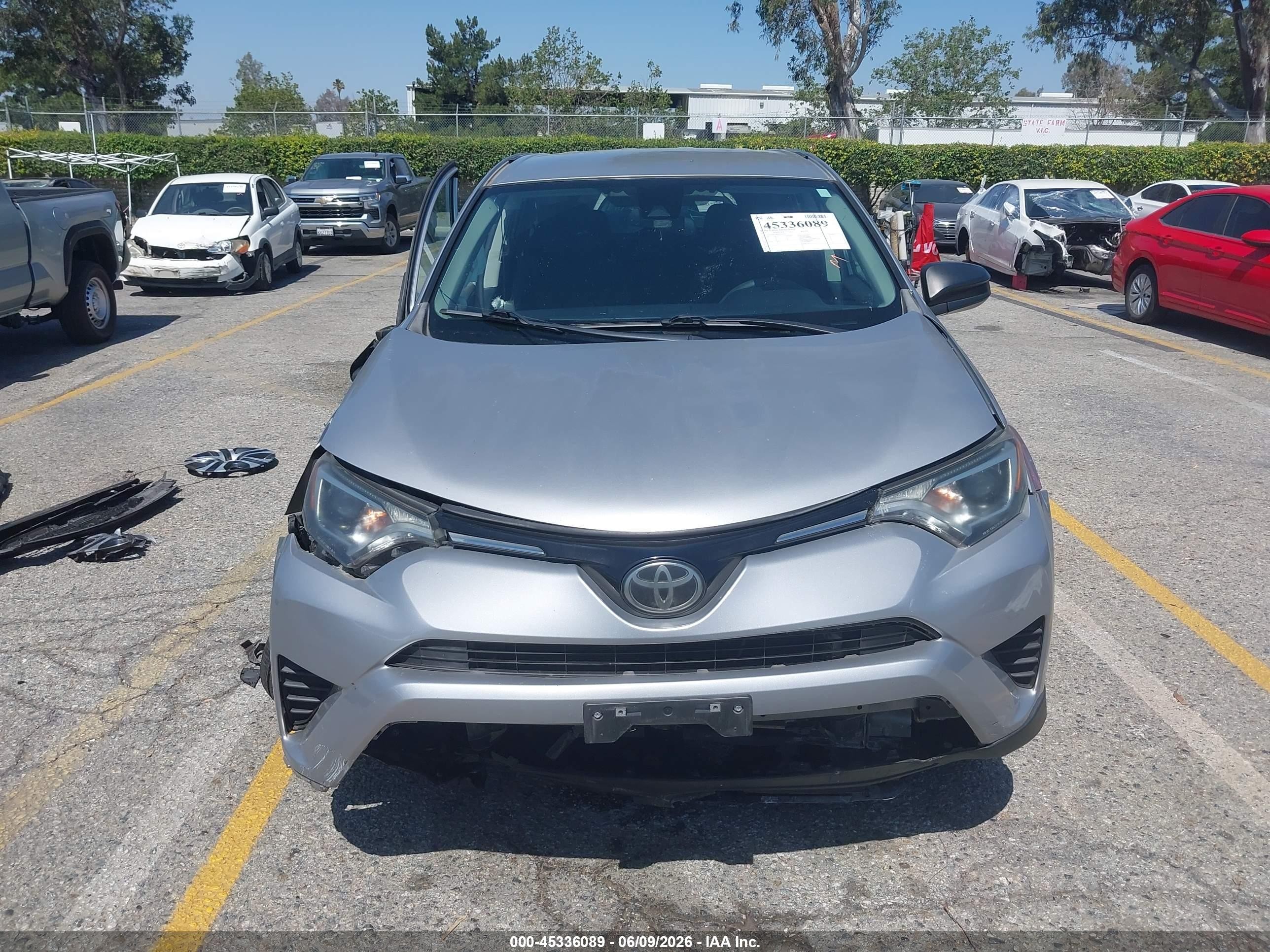 2017 Toyota Rav4 Le Silver vin: 2T3ZFREV8HW365354