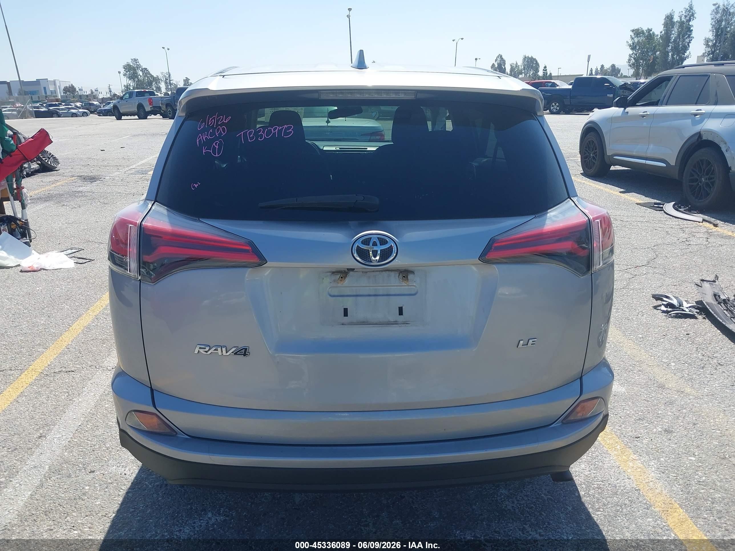2017 Toyota Rav4 Le Silver vin: 2T3ZFREV8HW365354