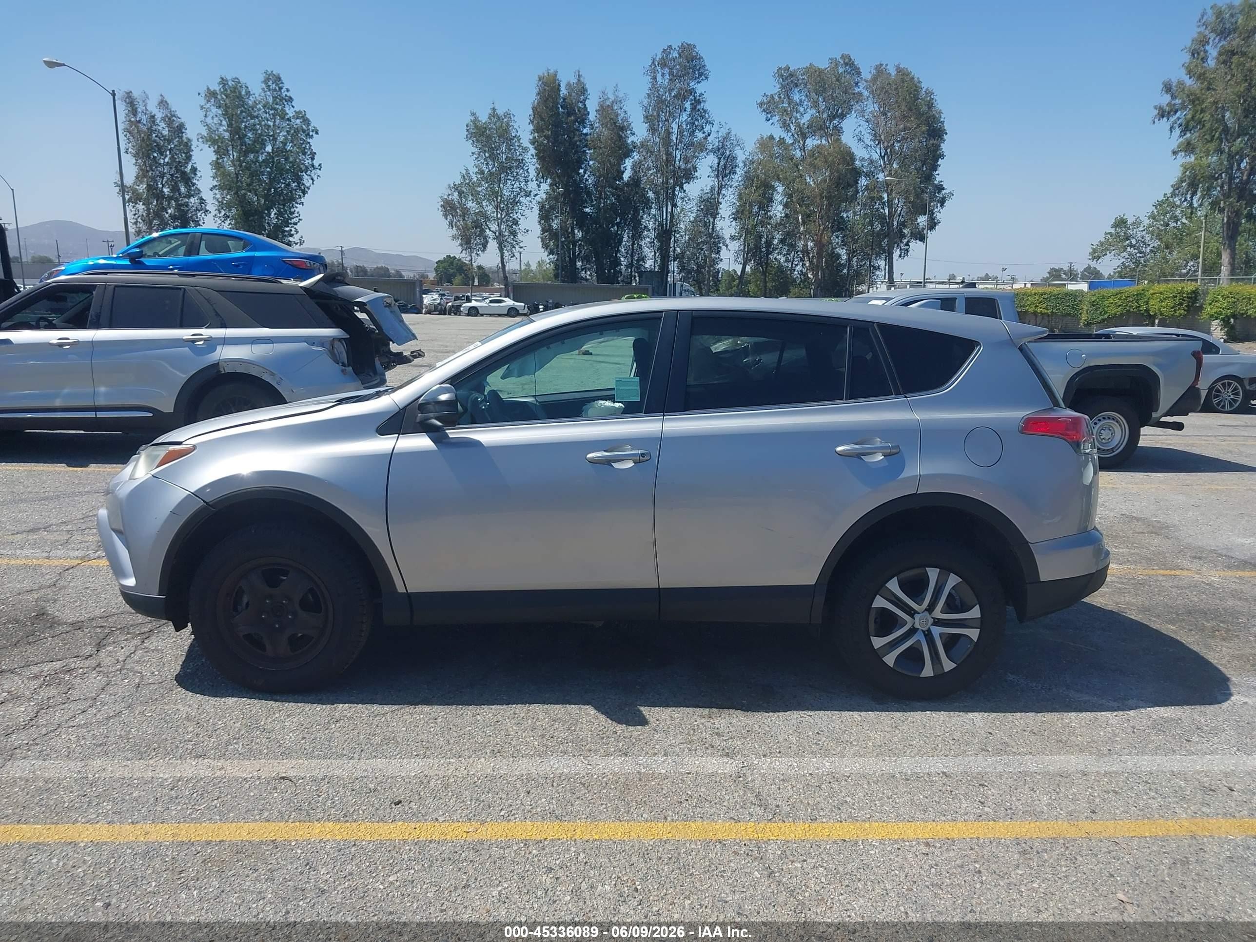 2017 Toyota Rav4 Le Silver vin: 2T3ZFREV8HW365354