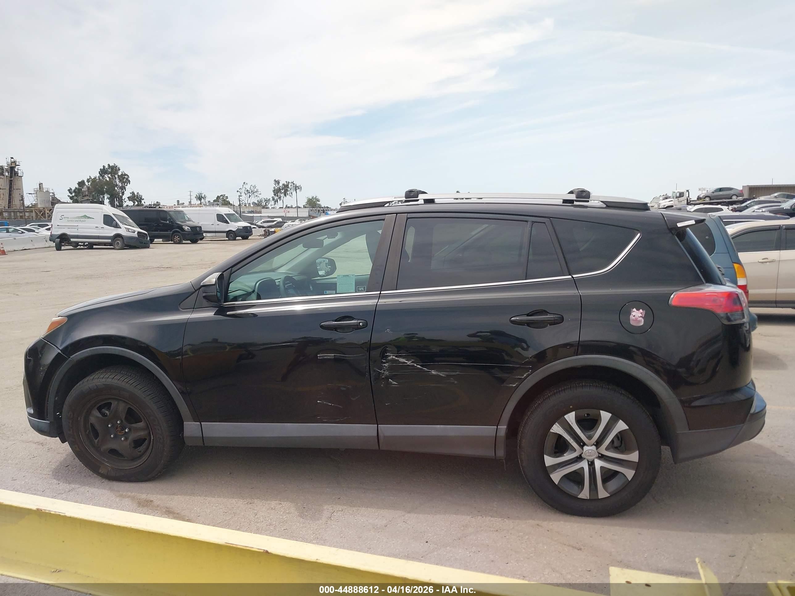 2018 Toyota Rav4 Le Black vin: 2T3ZFREV8JW432587