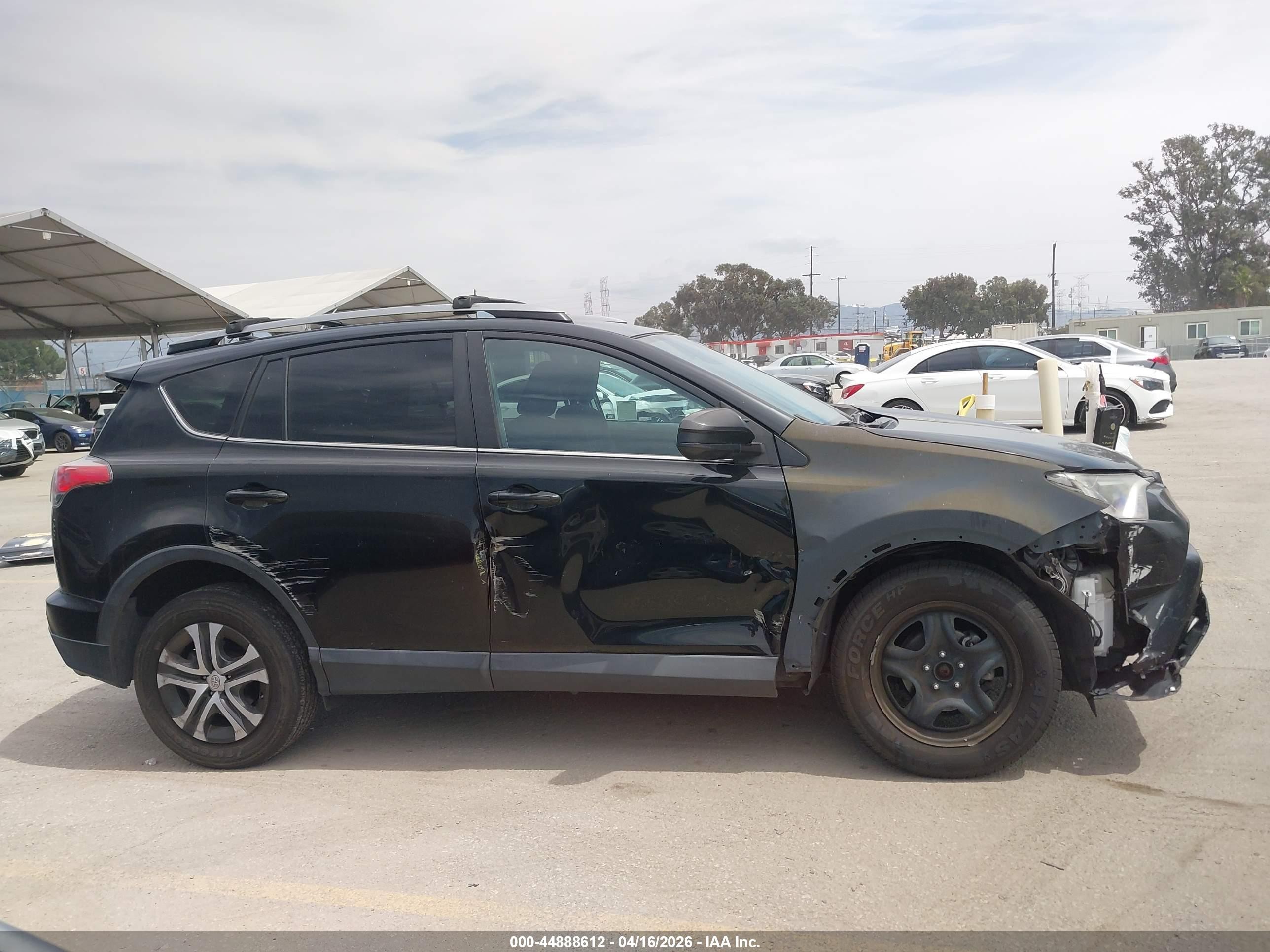 2018 Toyota Rav4 Le Black vin: 2T3ZFREV8JW432587
