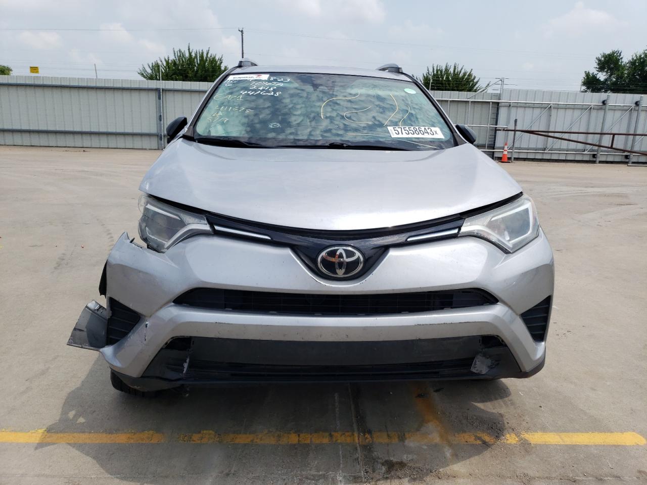 2018 Toyota Rav4 Le Silver vin: 2T3ZFREV8JW441628