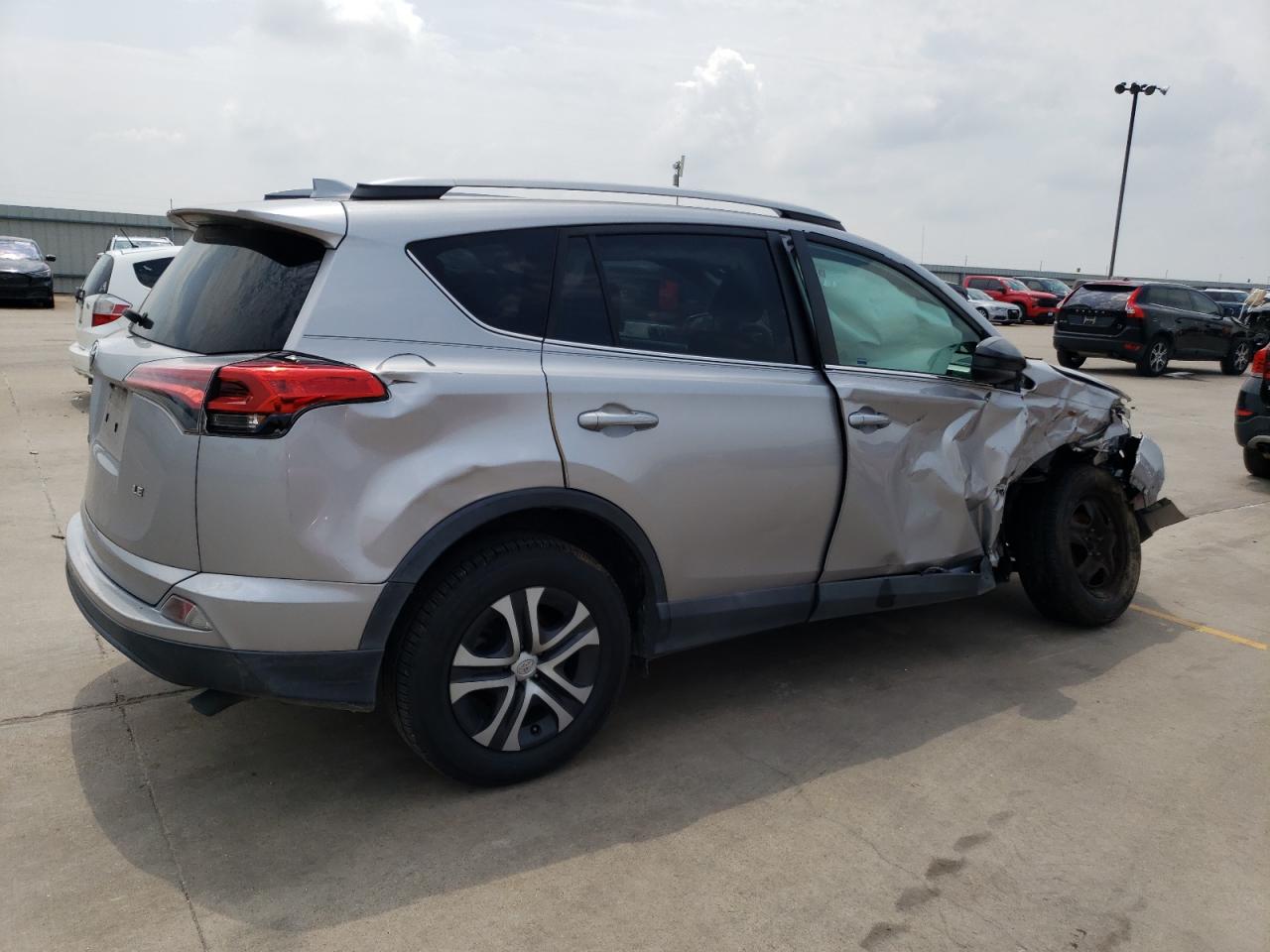 2018 Toyota Rav4 Le Silver vin: 2T3ZFREV8JW441628