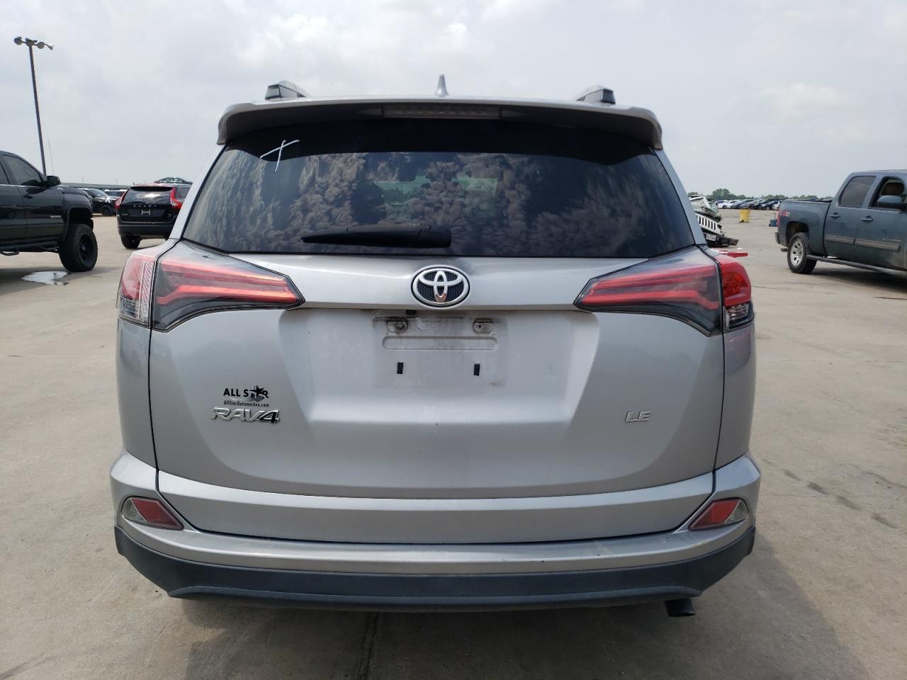 2018 Toyota Rav4 Le Silver vin: 2T3ZFREV8JW441628
