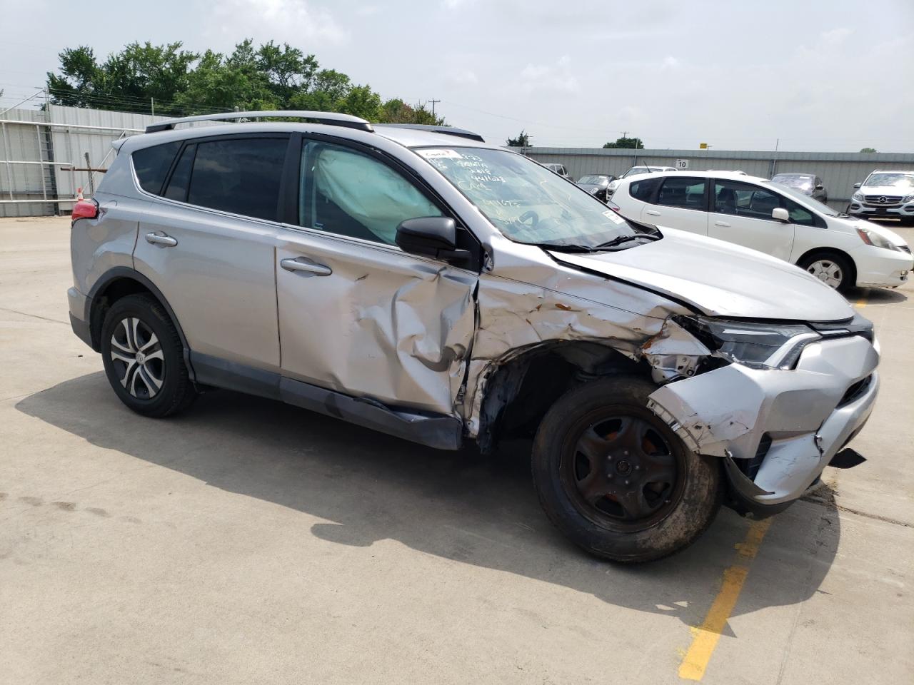 2018 Toyota Rav4 Le Silver vin: 2T3ZFREV8JW441628