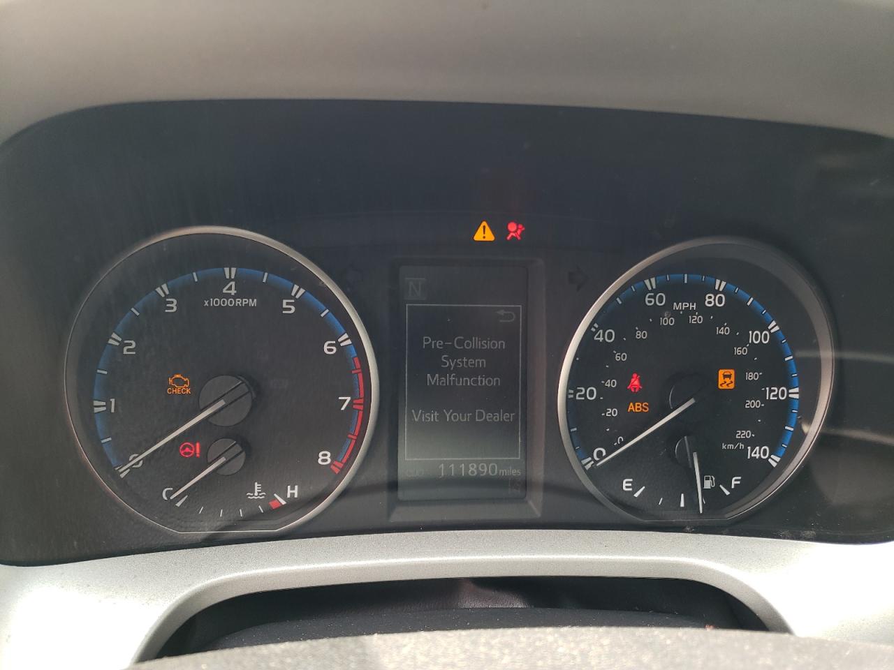 2018 Toyota Rav4 Le Silver vin: 2T3ZFREV8JW441628