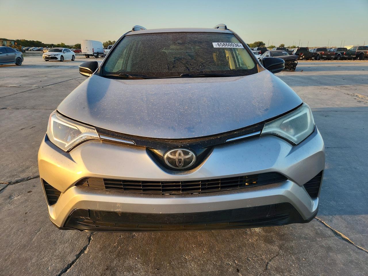 2018 Toyota Rav4 Le Silver vin: 2T3ZFREV8JW441628