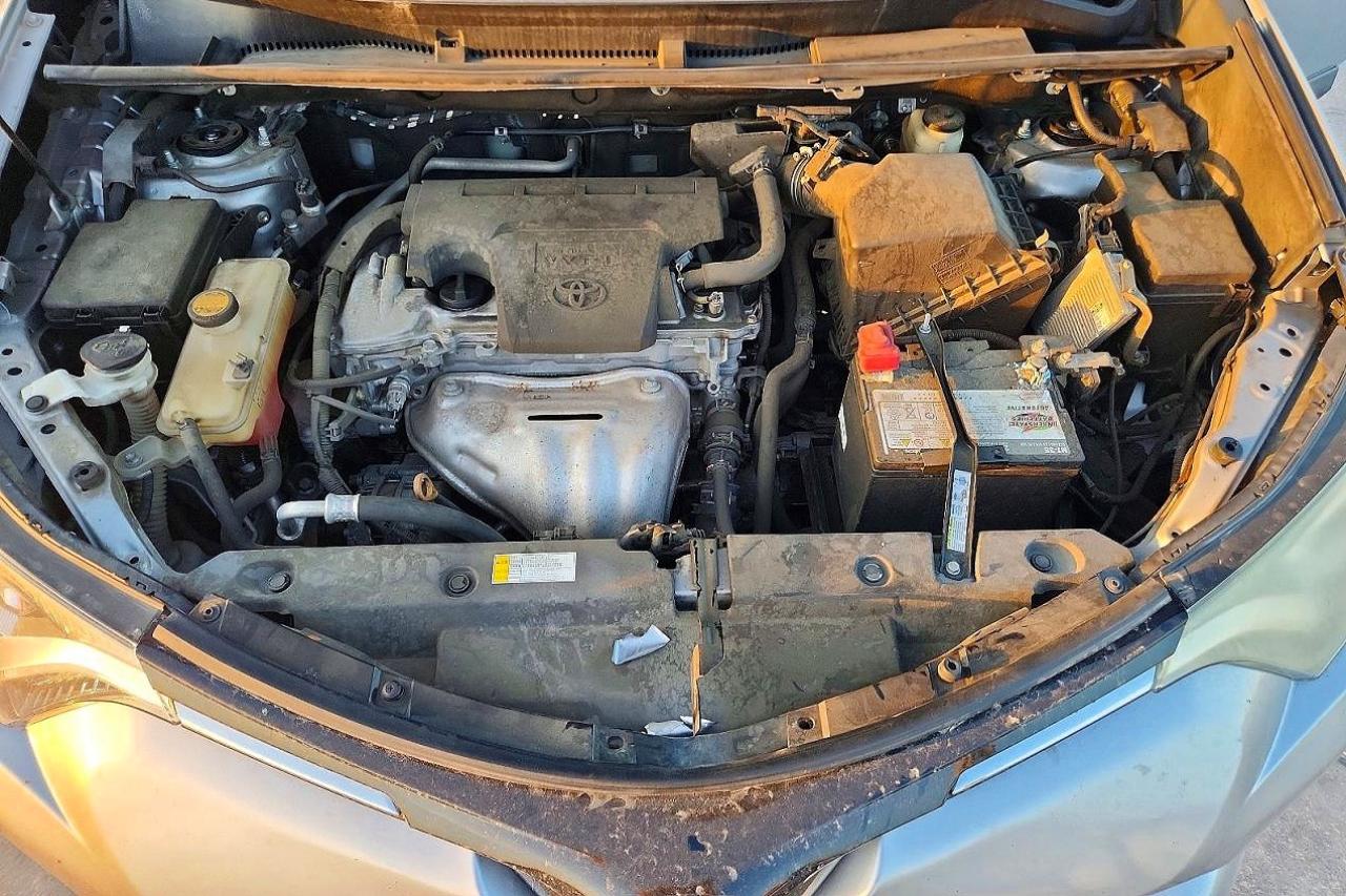 2018 Toyota Rav4 Le Silver vin: 2T3ZFREV8JW441628