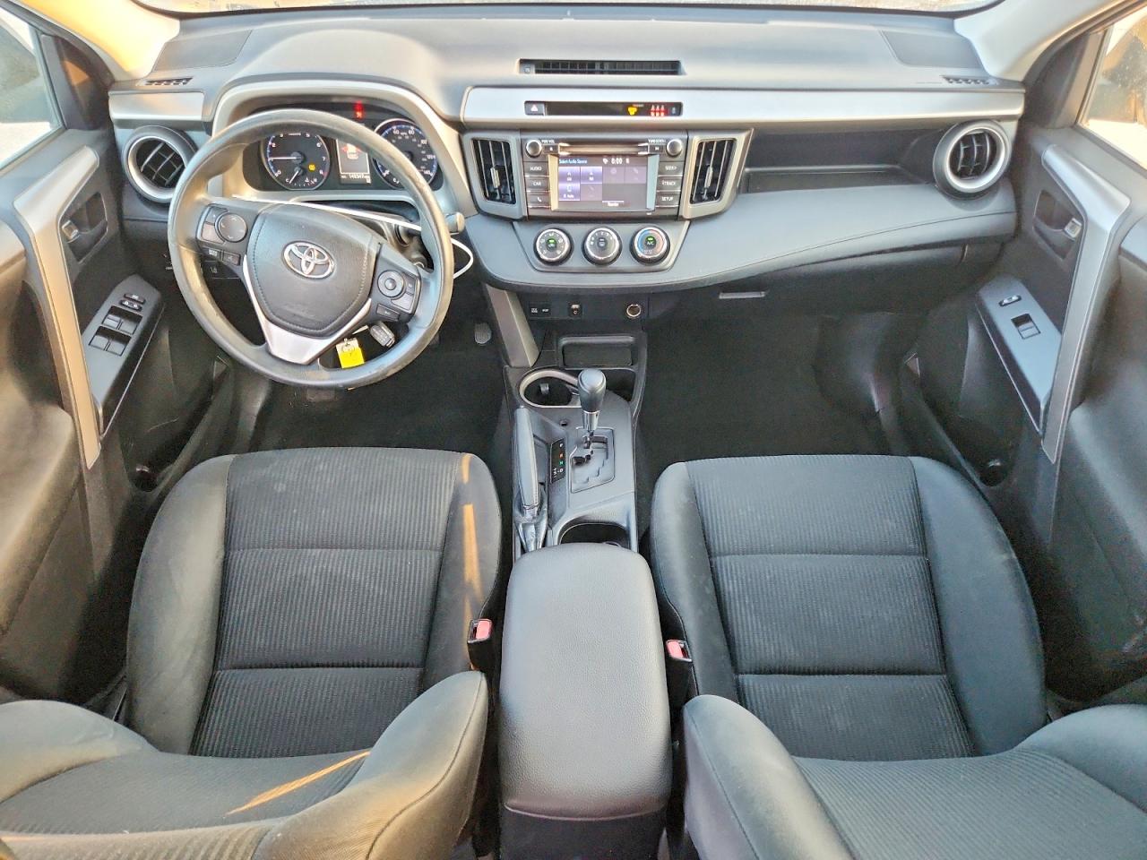 2018 Toyota Rav4 Le Silver vin: 2T3ZFREV8JW441628