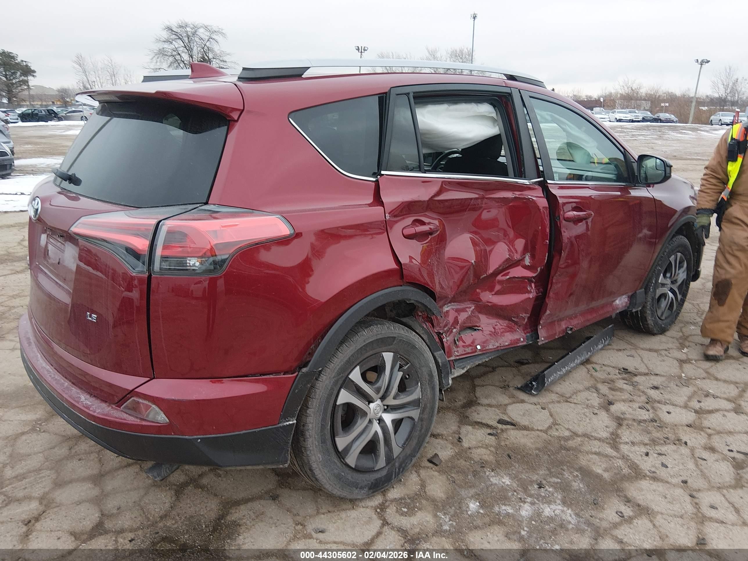 2018 Toyota Rav4 Le Red vin: 2T3ZFREV8JW521124