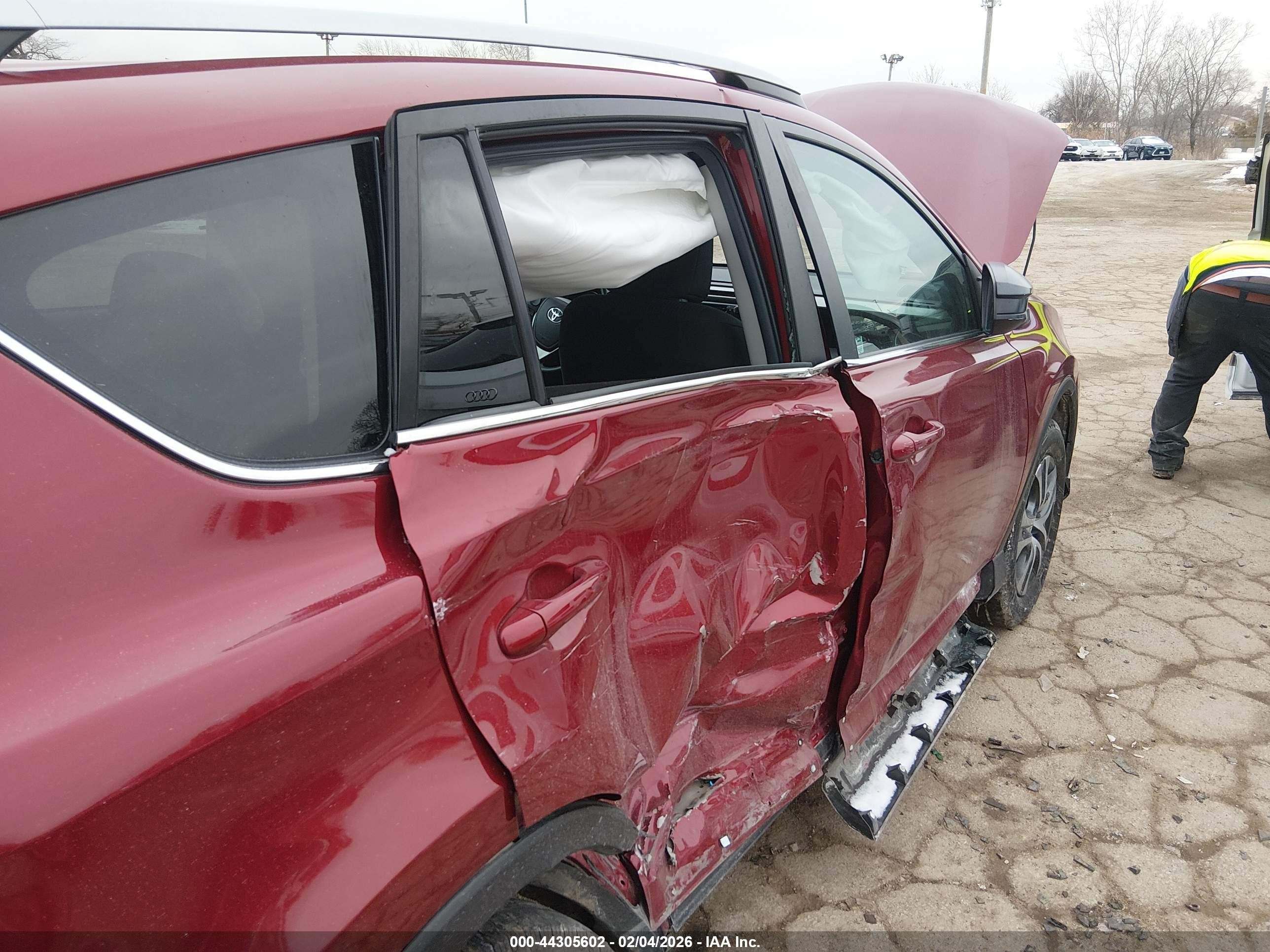 2018 Toyota Rav4 Le Red vin: 2T3ZFREV8JW521124