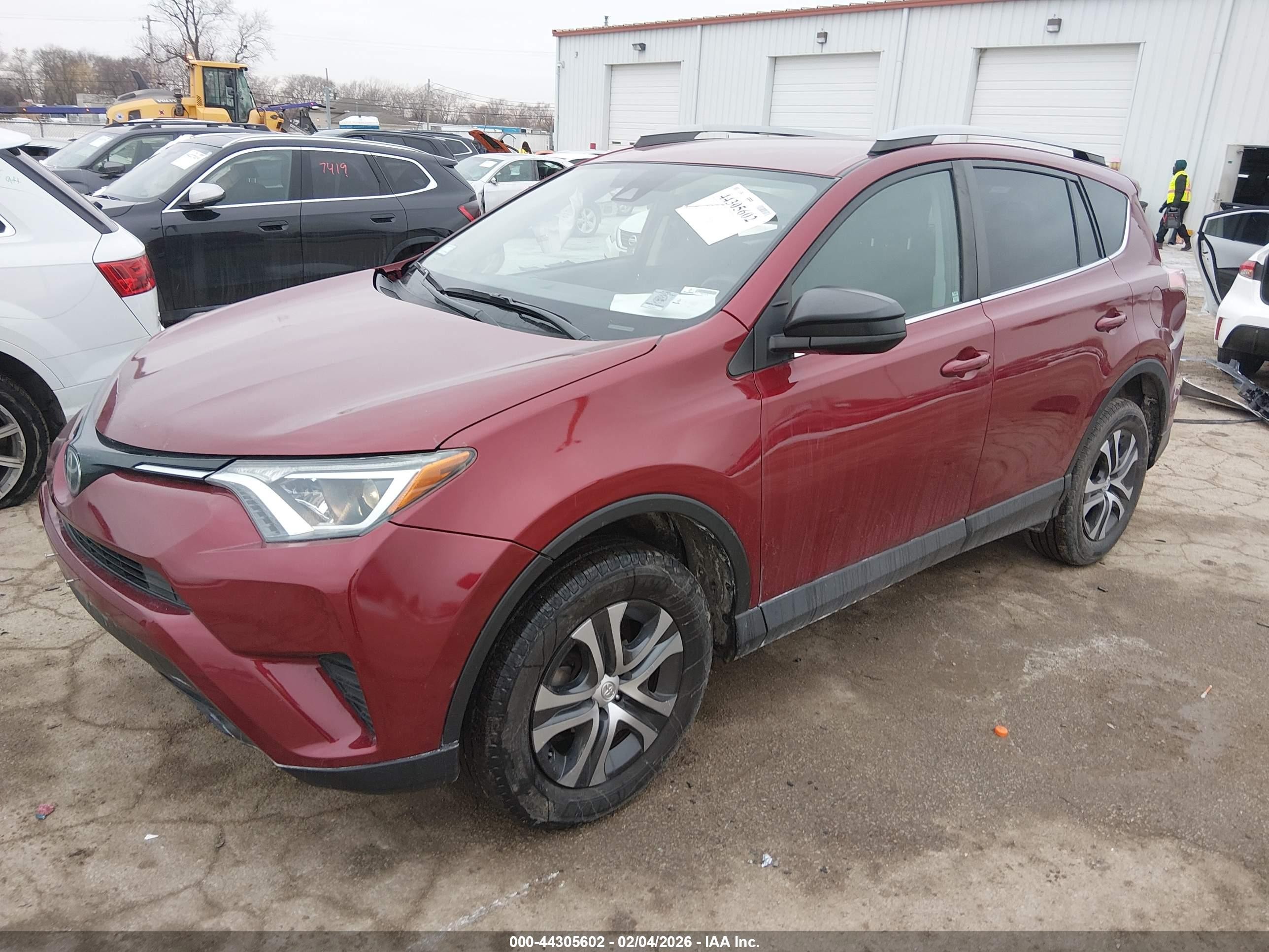 2018 Toyota Rav4 Le Red vin: 2T3ZFREV8JW521124