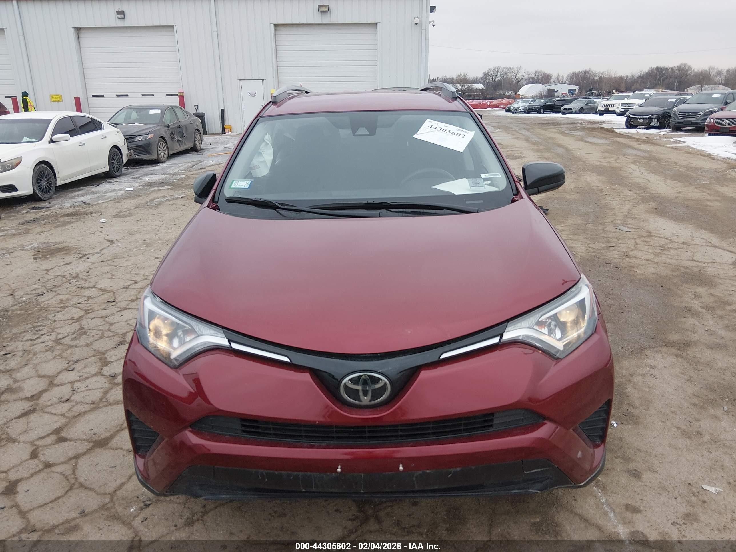 2018 Toyota Rav4 Le Red vin: 2T3ZFREV8JW521124