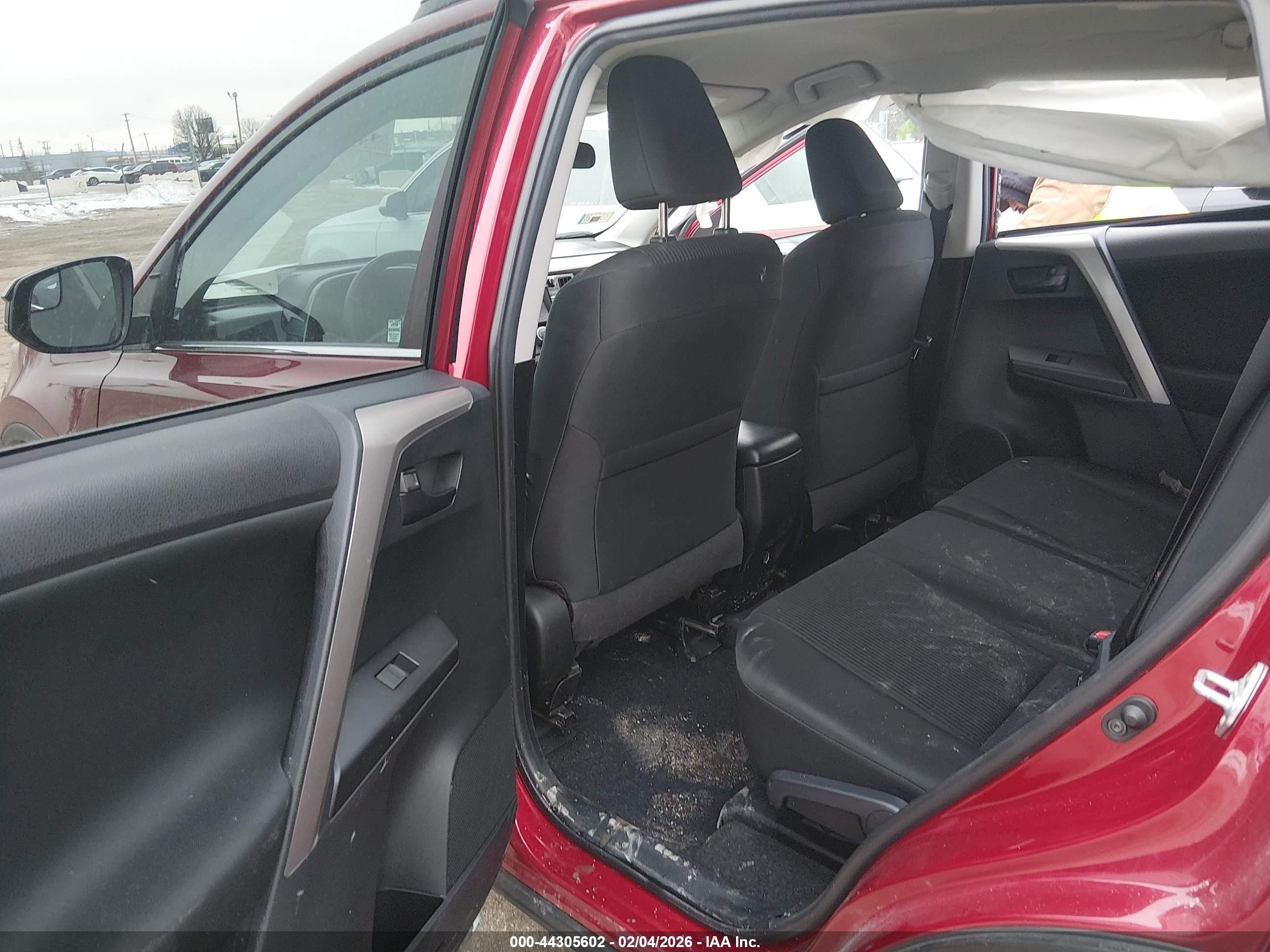2018 Toyota Rav4 Le Red vin: 2T3ZFREV8JW521124