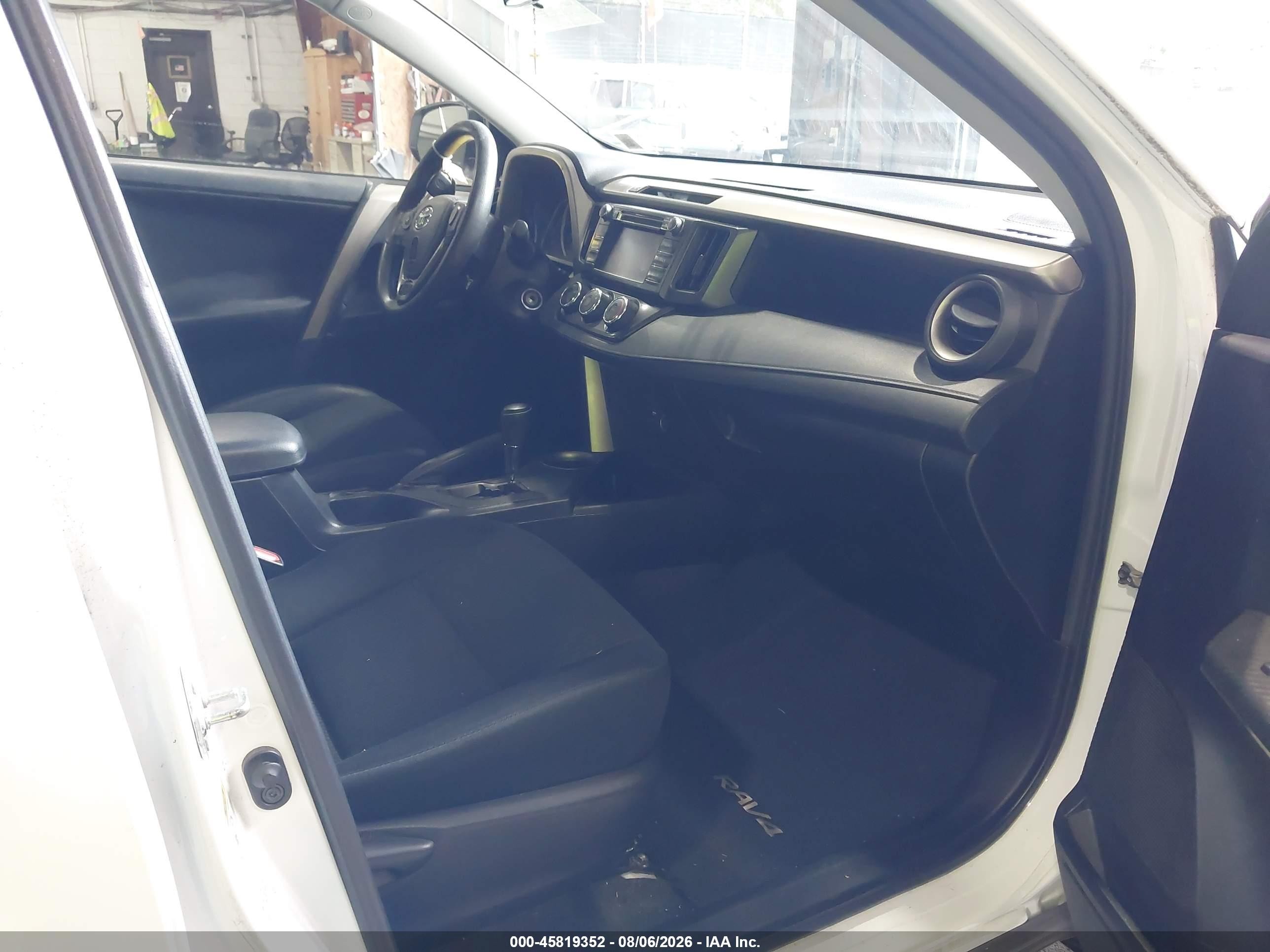 2014 Toyota Rav4 Le White vin: 2T3ZFREV9EW078200