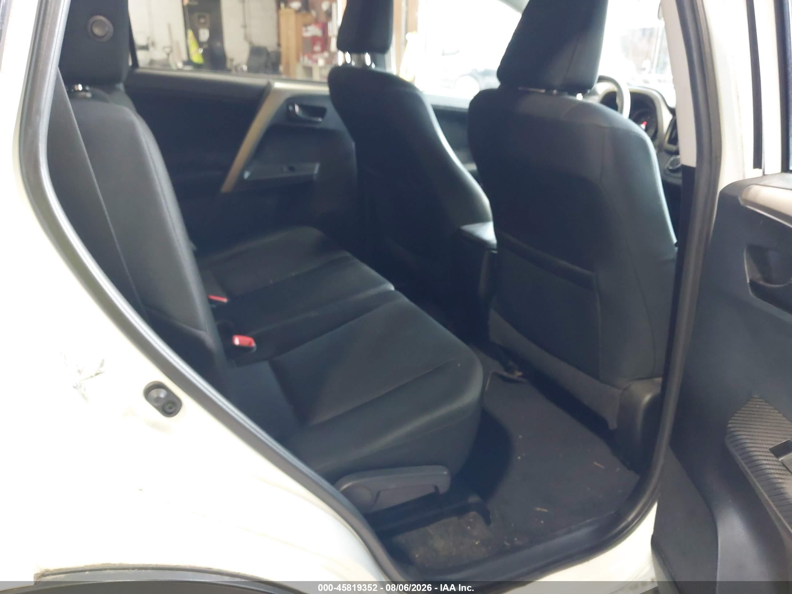 2014 Toyota Rav4 Le White vin: 2T3ZFREV9EW078200