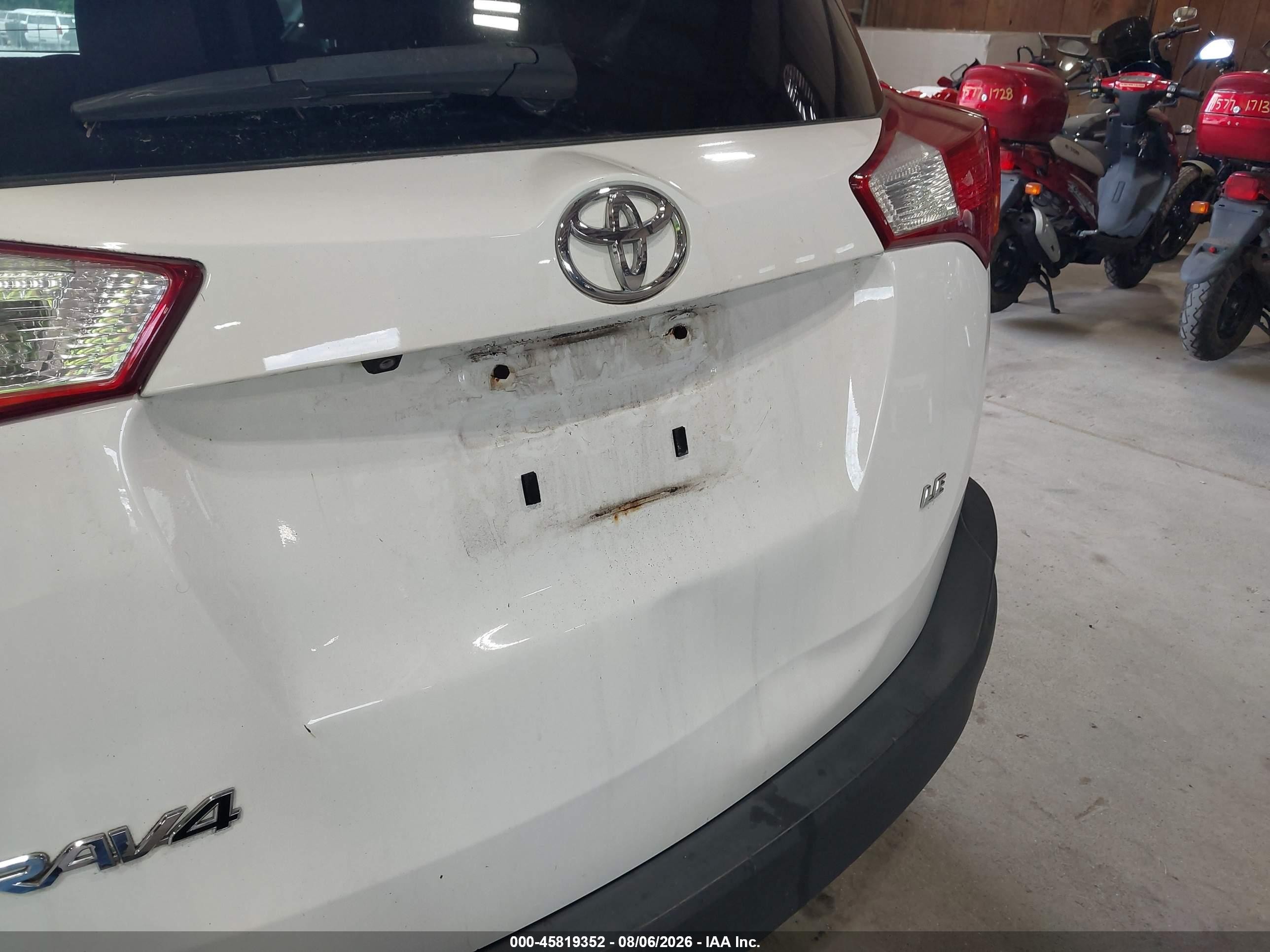 2014 Toyota Rav4 Le White vin: 2T3ZFREV9EW078200
