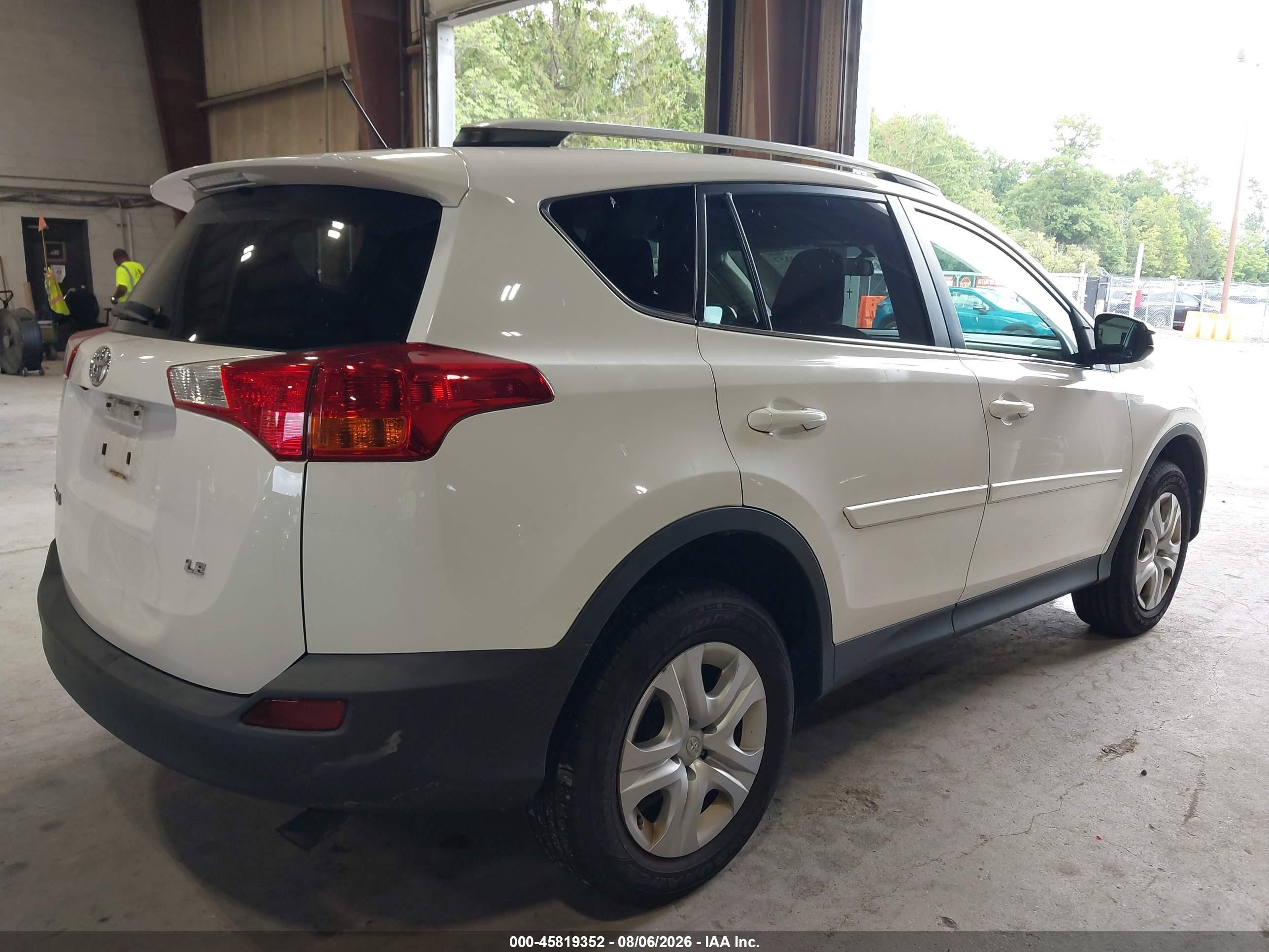 2014 Toyota Rav4 Le White vin: 2T3ZFREV9EW078200