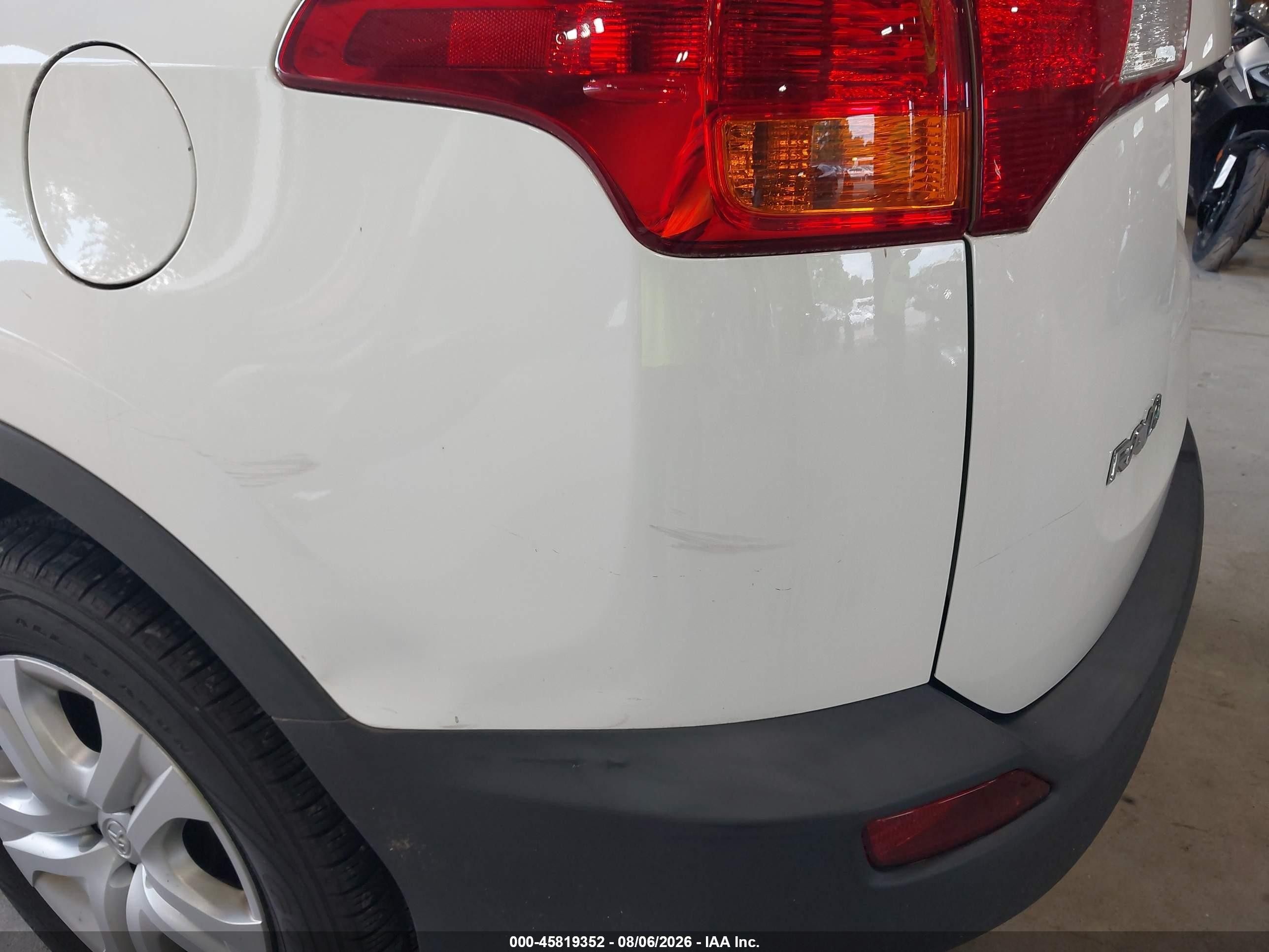 2014 Toyota Rav4 Le White vin: 2T3ZFREV9EW078200