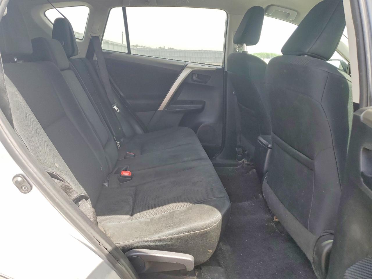 2015 Toyota Rav4 Le Silver vin: 2T3ZFREV9FW208235