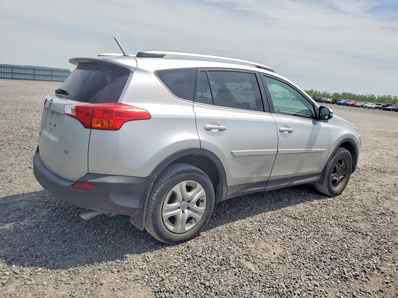2015 Toyota Rav4 Le Silver vin: 2T3ZFREV9FW208235