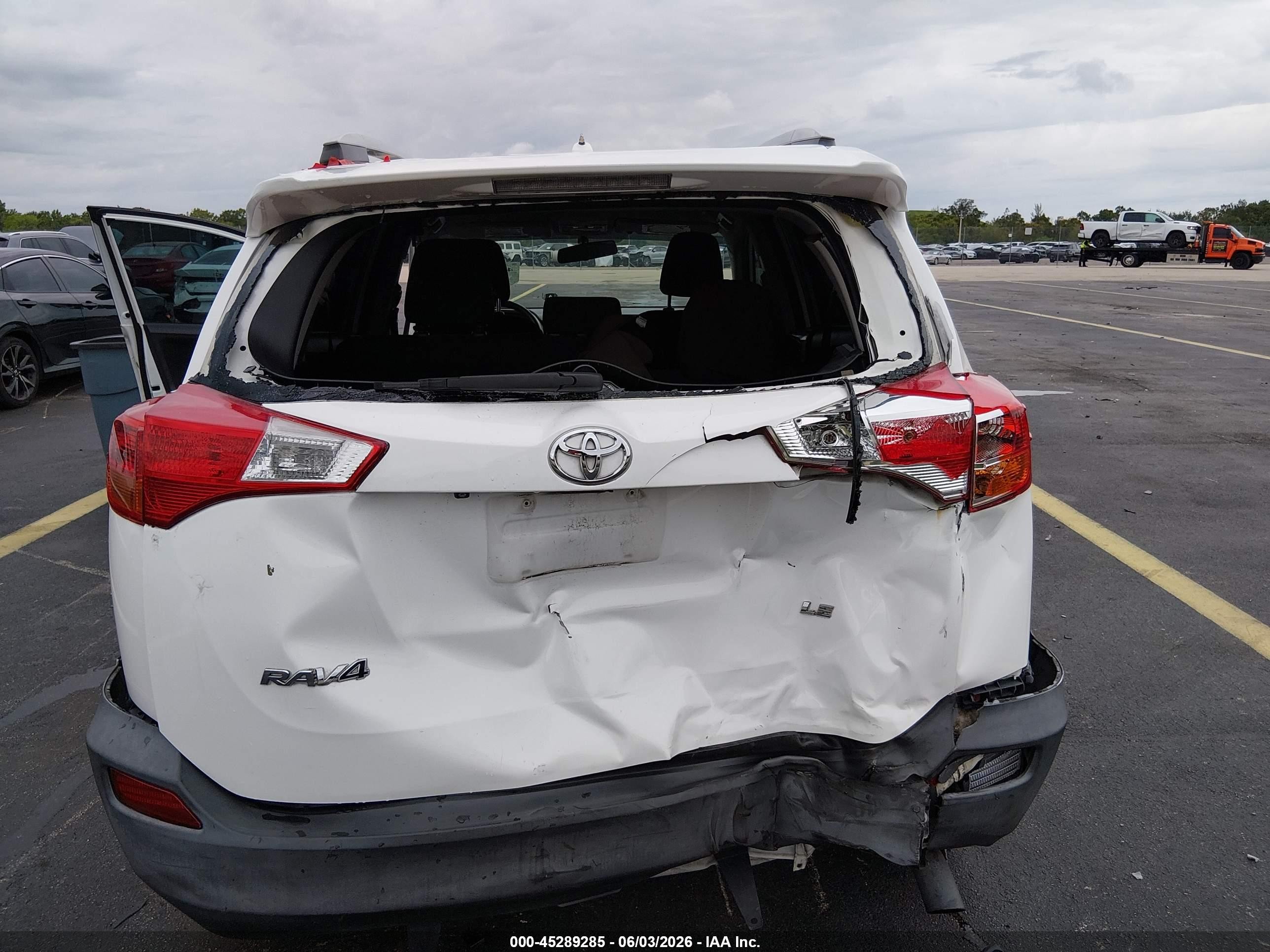 2014 Toyota Rav4 Le White vin: 2T3ZFREVXEW087200