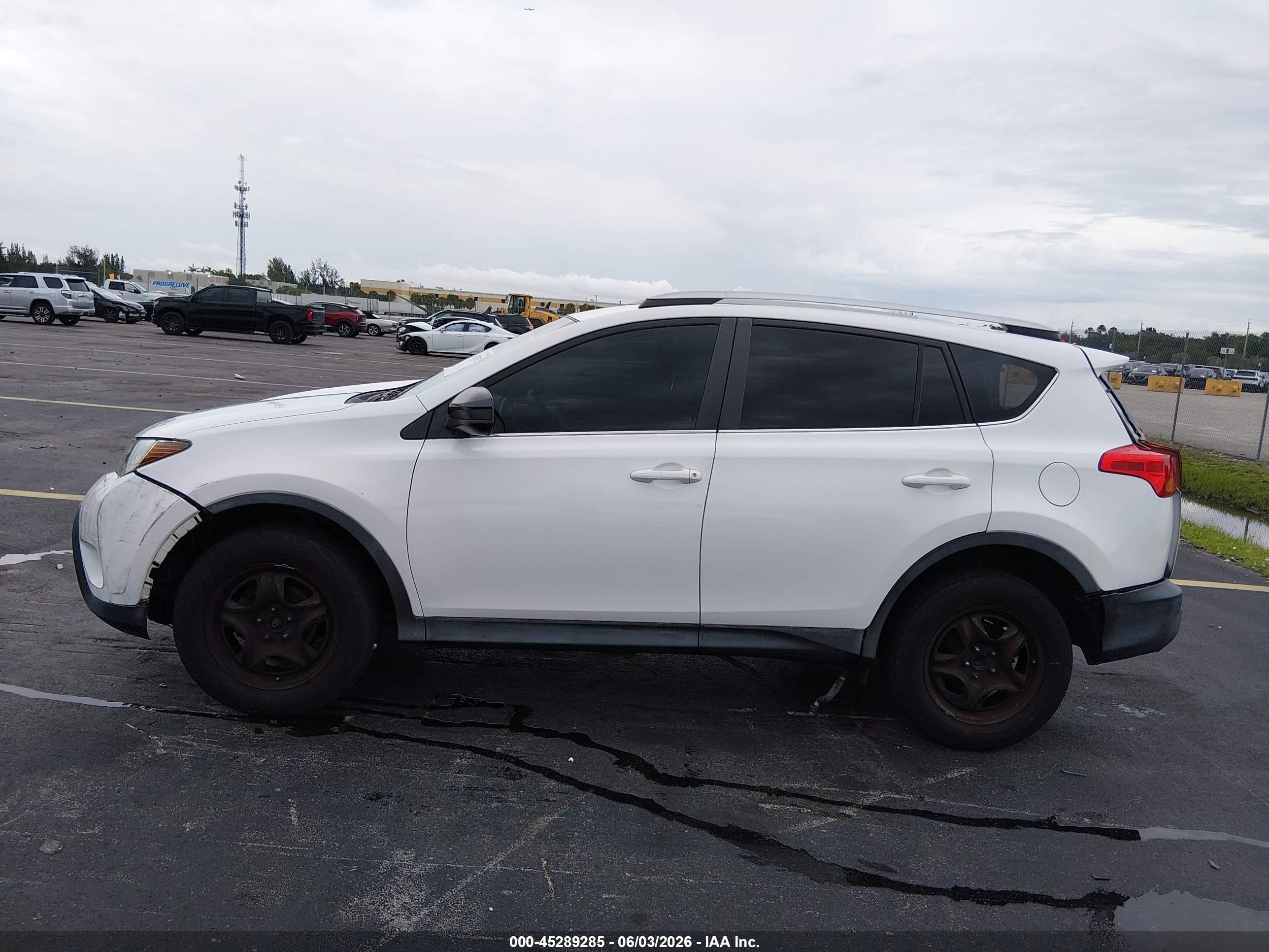 2014 Toyota Rav4 Le White vin: 2T3ZFREVXEW087200