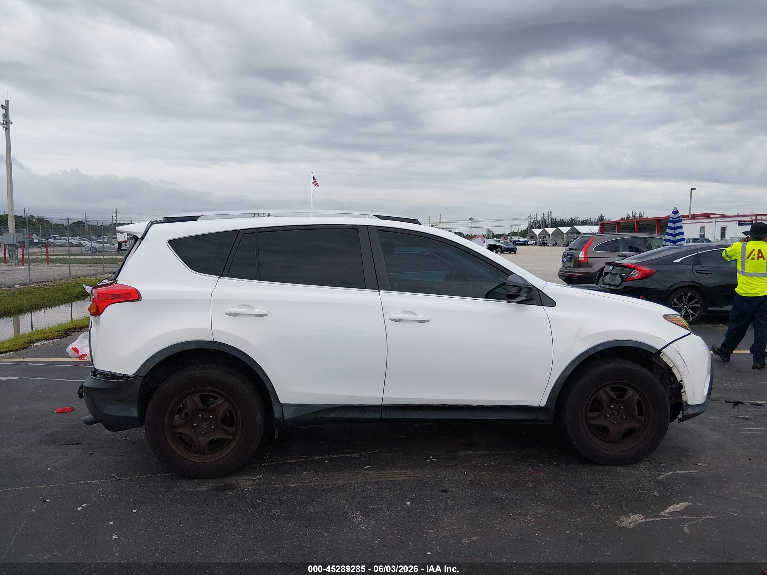 2014 Toyota Rav4 Le White vin: 2T3ZFREVXEW087200