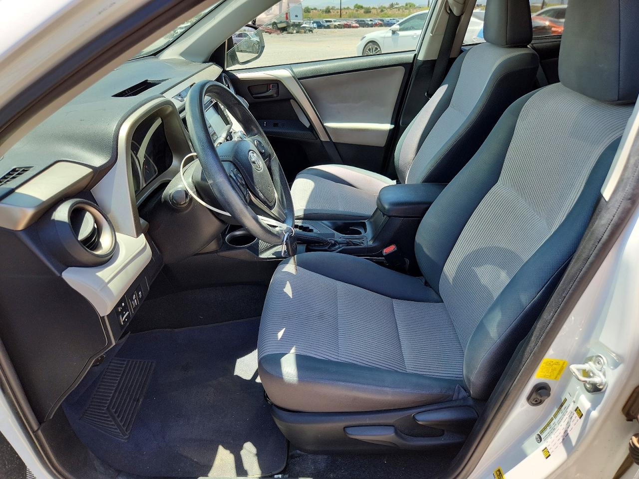 2014 Toyota Rav4 Le White vin: 2T3ZFREVXEW088475
