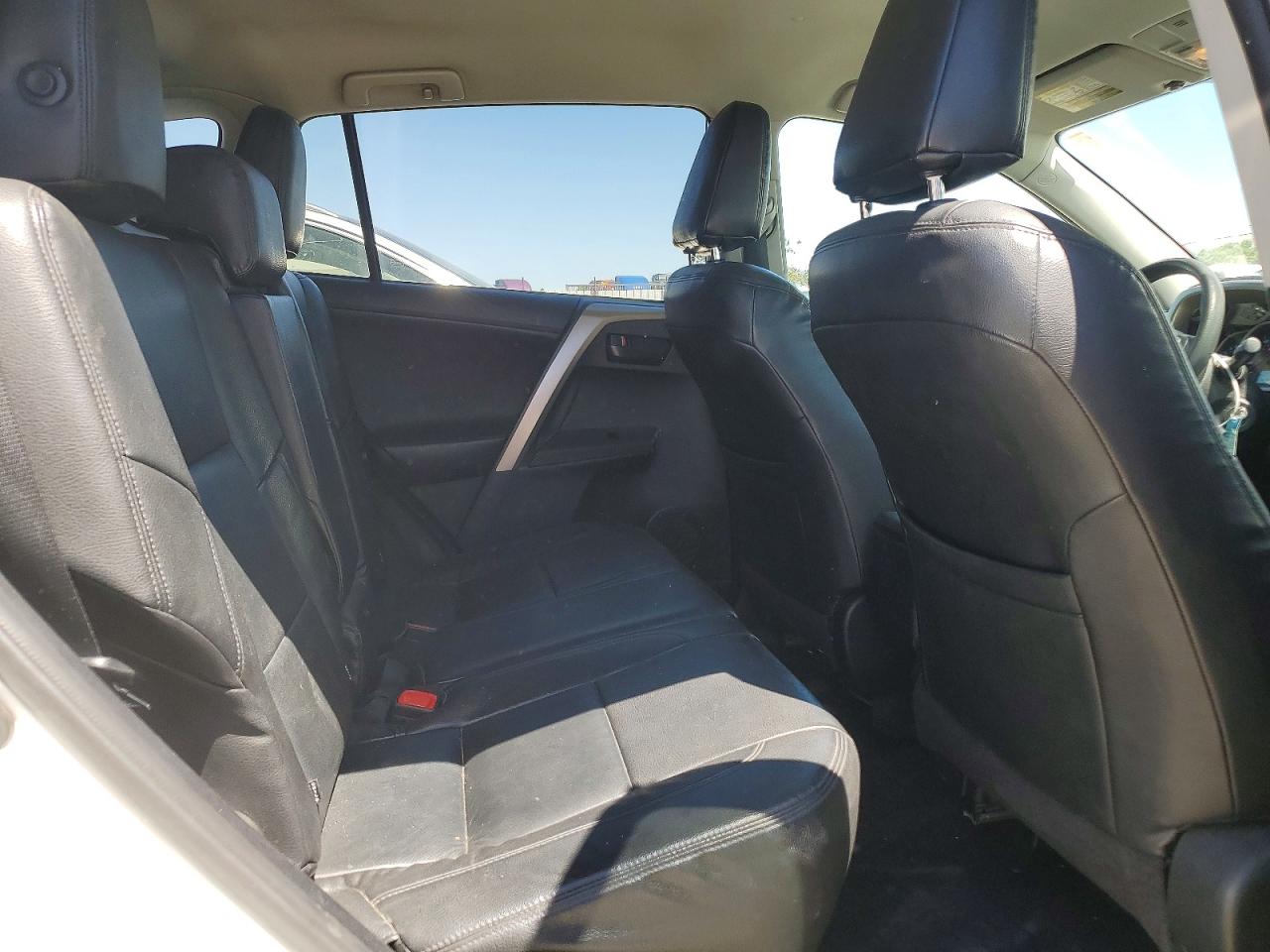 2014 Toyota Rav4 Le Белый vin: 2T3ZFREVXEW097936