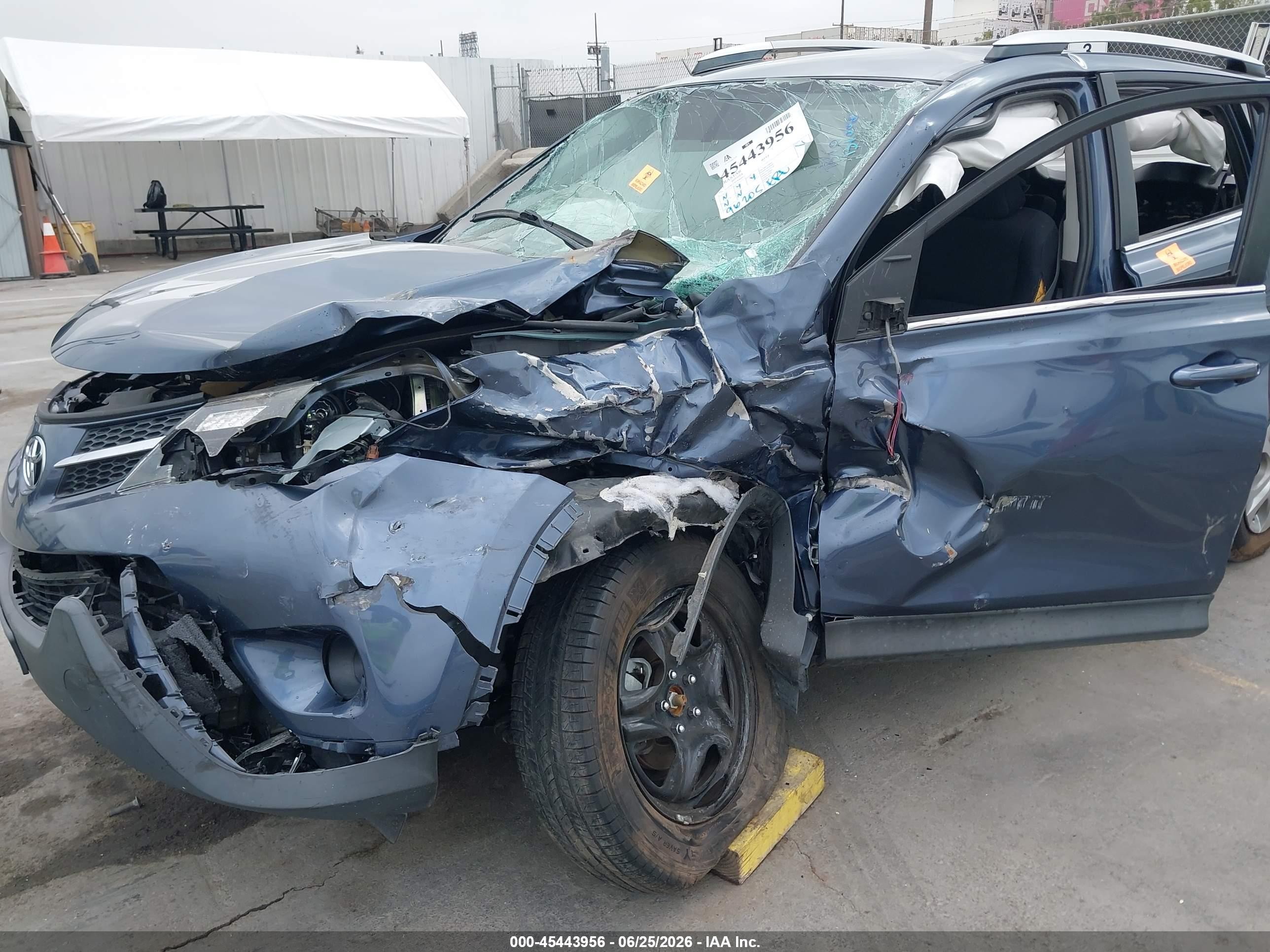 2014 Toyota Rav4 Le Blue vin: 2T3ZFREVXEW099931