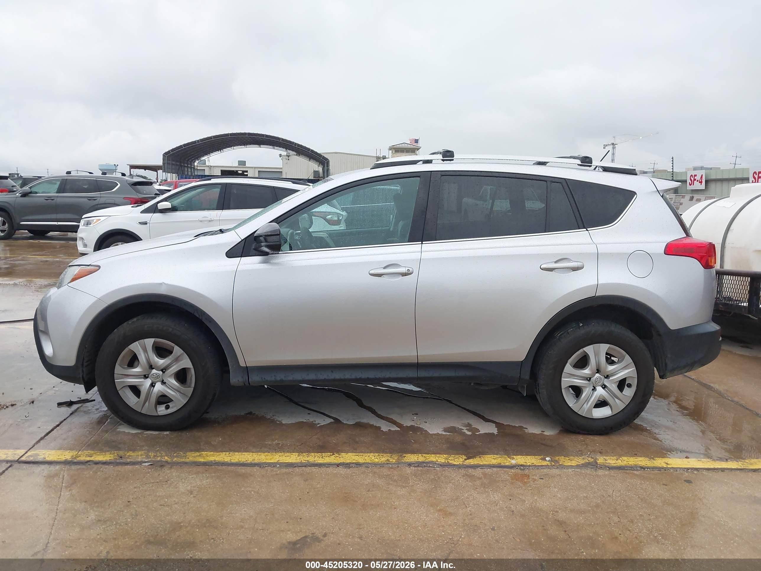2014 Toyota Rav4 Le Silver vin: 2T3ZFREVXEW117134