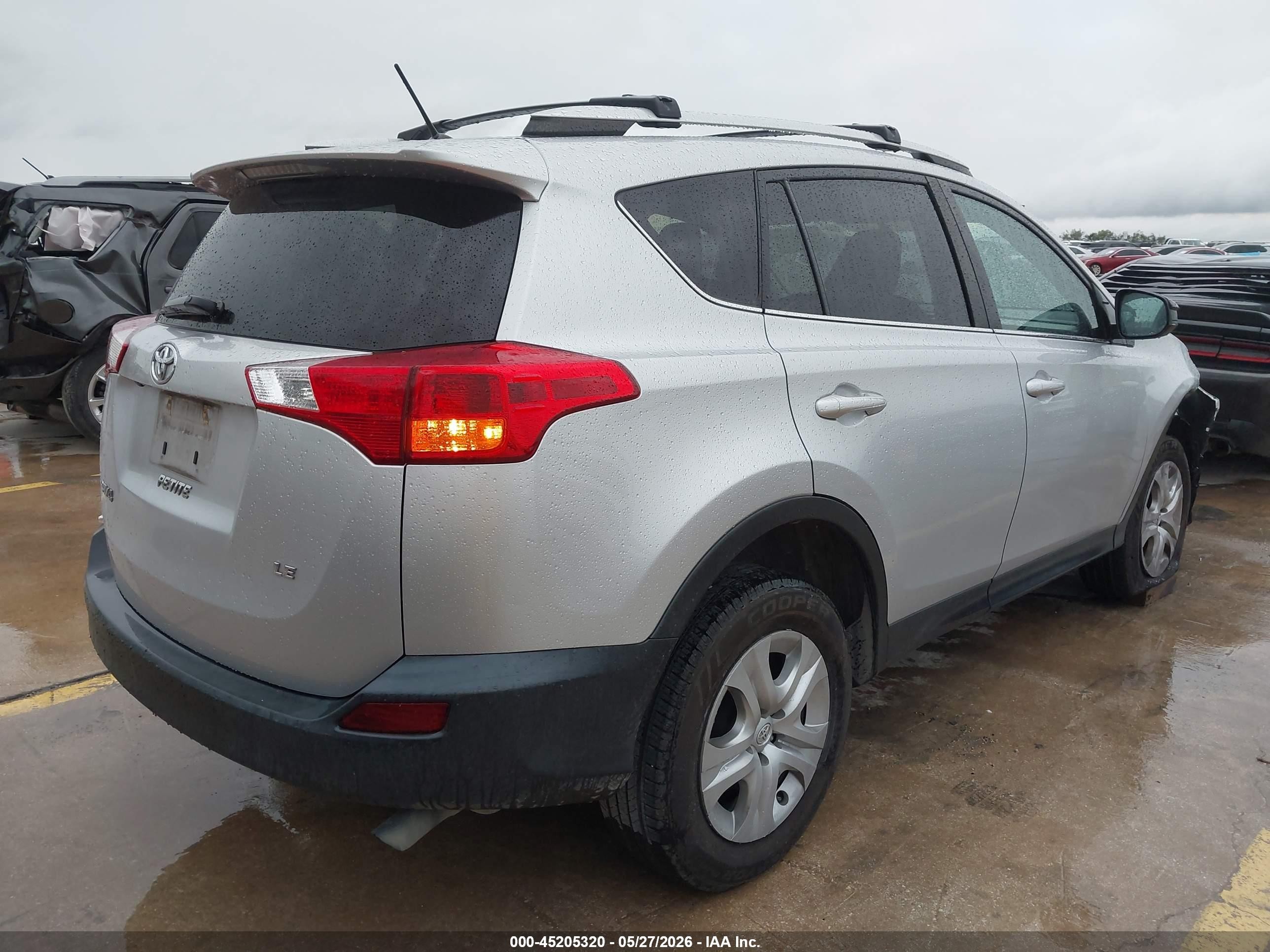 2014 Toyota Rav4 Le Silver vin: 2T3ZFREVXEW117134