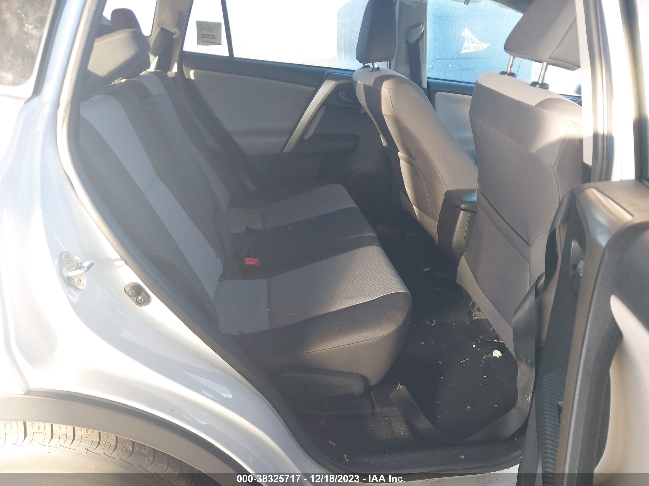 2015 Toyota Rav4 Le White vin: 2T3ZFREVXFW225559