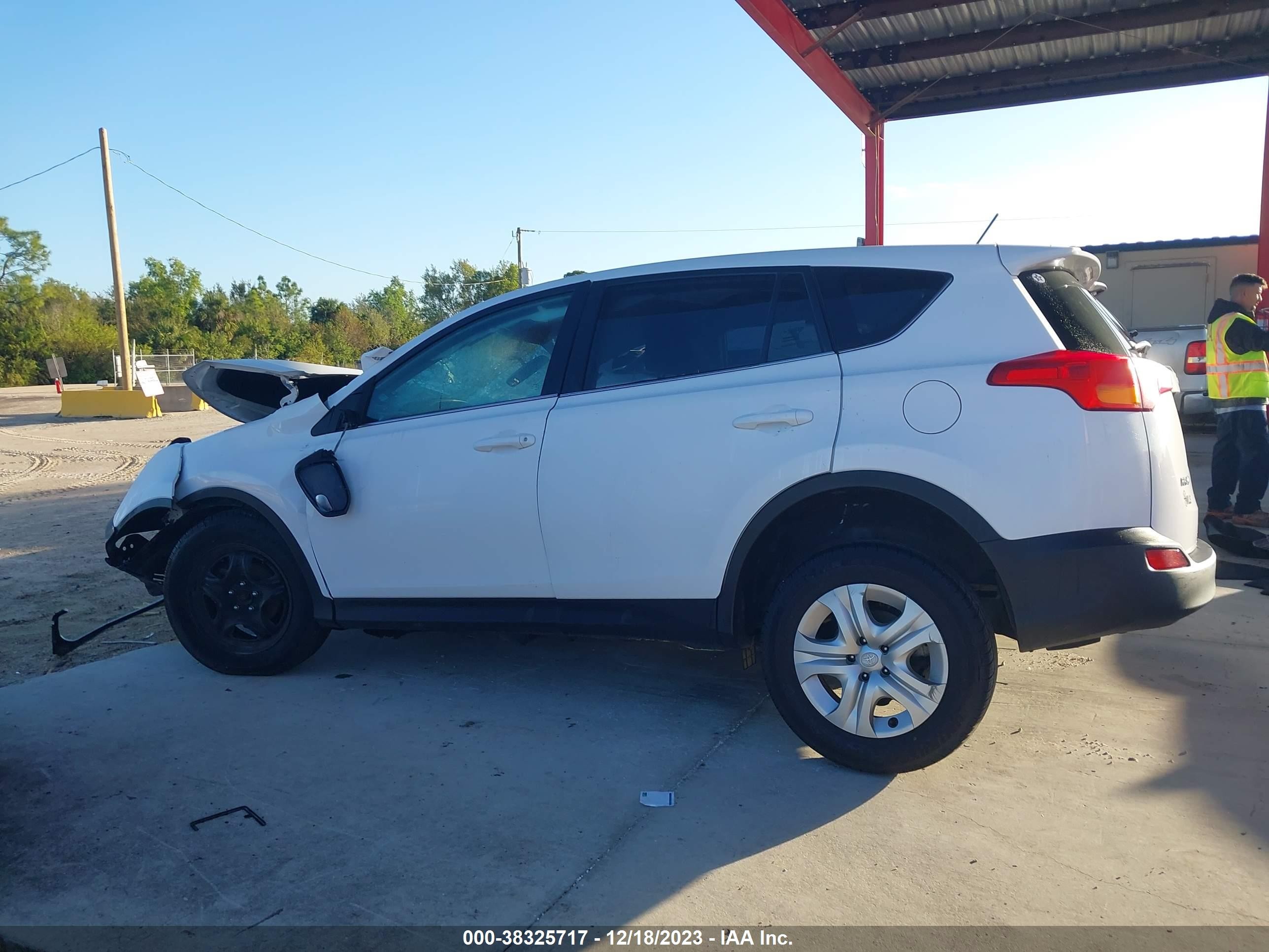 2015 Toyota Rav4 Le White vin: 2T3ZFREVXFW225559