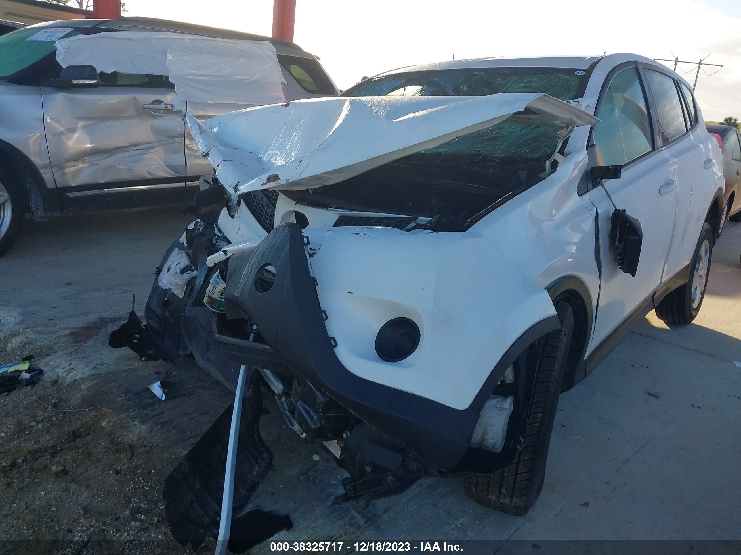 2015 Toyota Rav4 Le White vin: 2T3ZFREVXFW225559