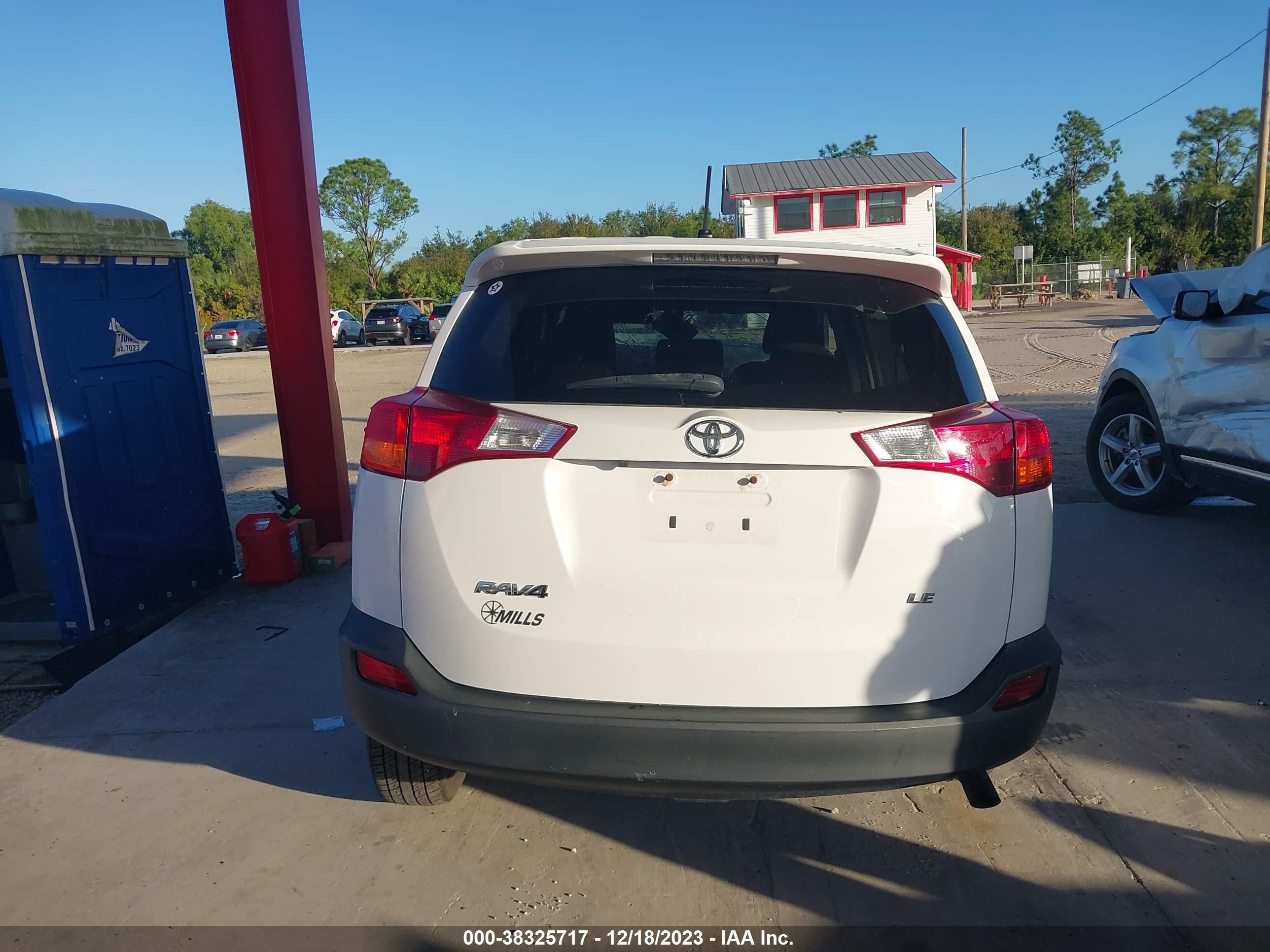 2015 Toyota Rav4 Le White vin: 2T3ZFREVXFW225559