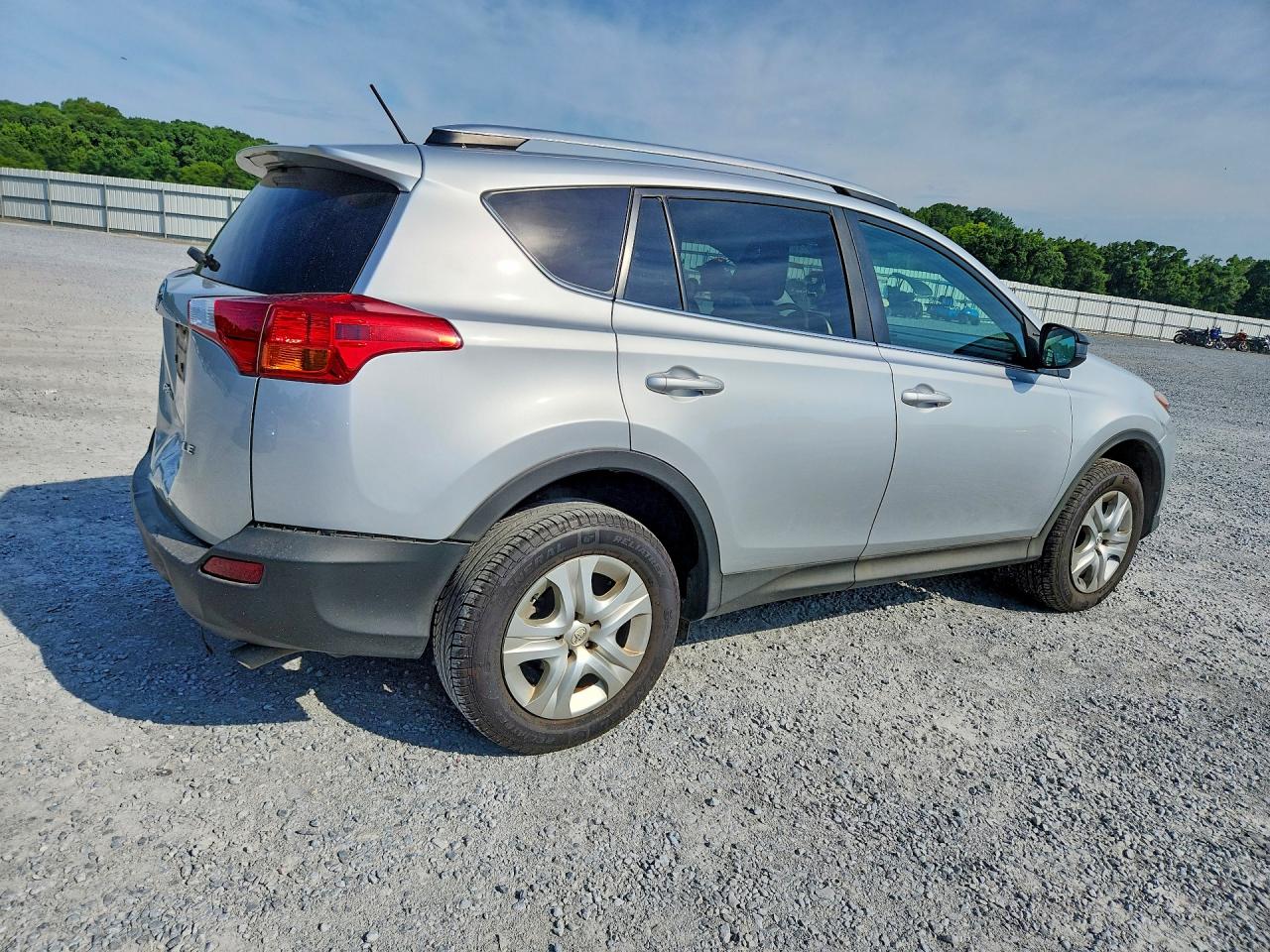 2015 Toyota Rav4 Le Серебряный vin: 2T3ZFREVXFW230292