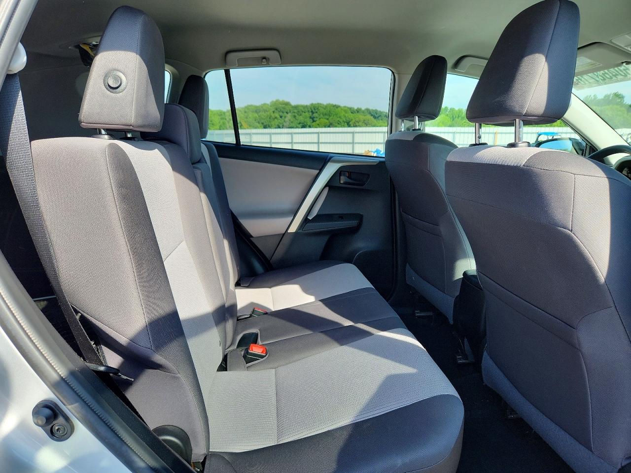 2015 Toyota Rav4 Le Серебряный vin: 2T3ZFREVXFW230292