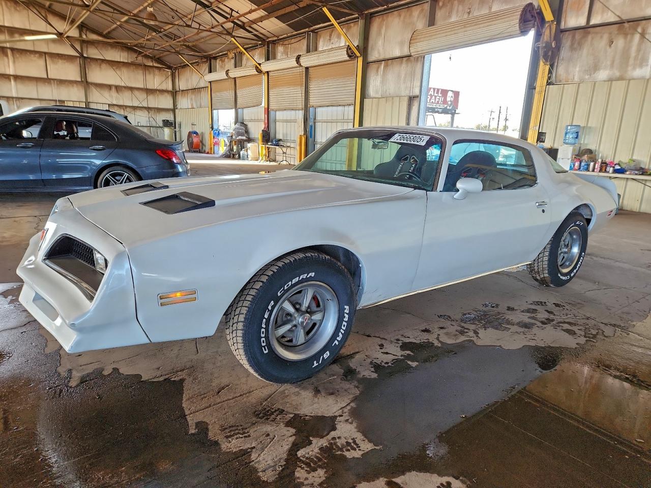 1978 Pontiac Firebird White vin: 2U87K8L123817