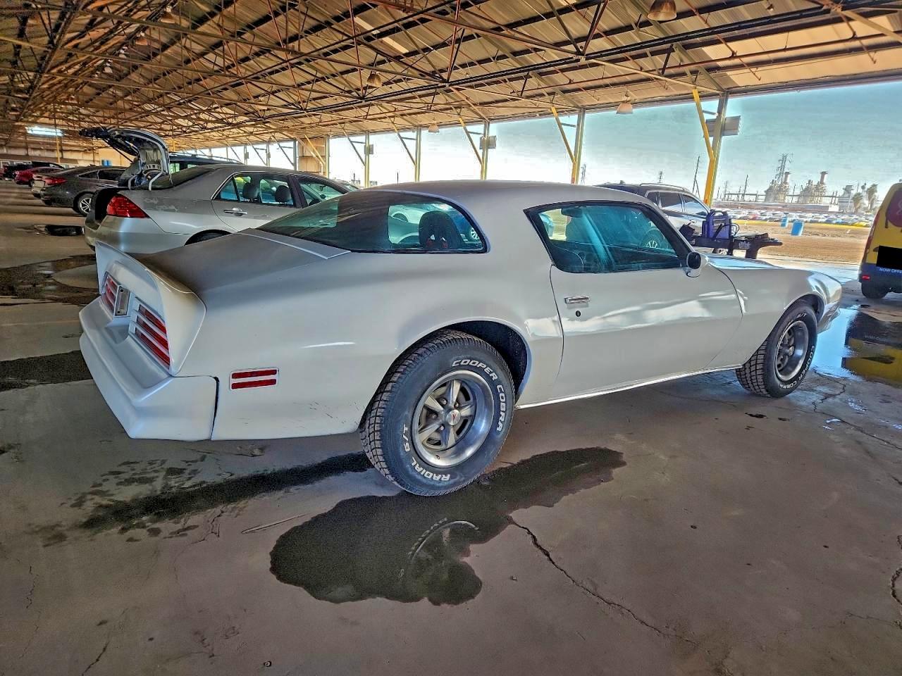 1978 Pontiac Firebird White vin: 2U87K8L123817