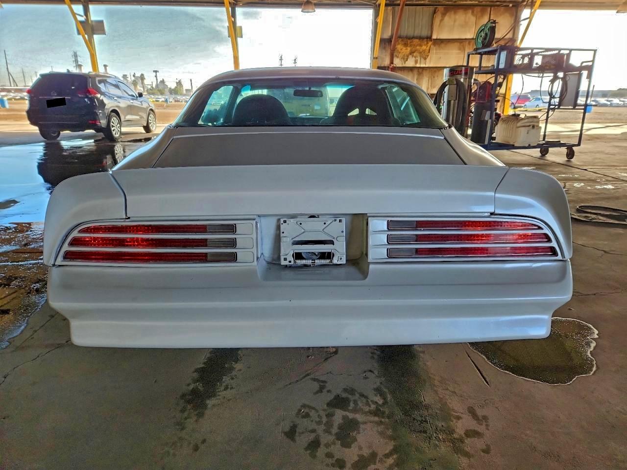 1978 Pontiac Firebird White vin: 2U87K8L123817