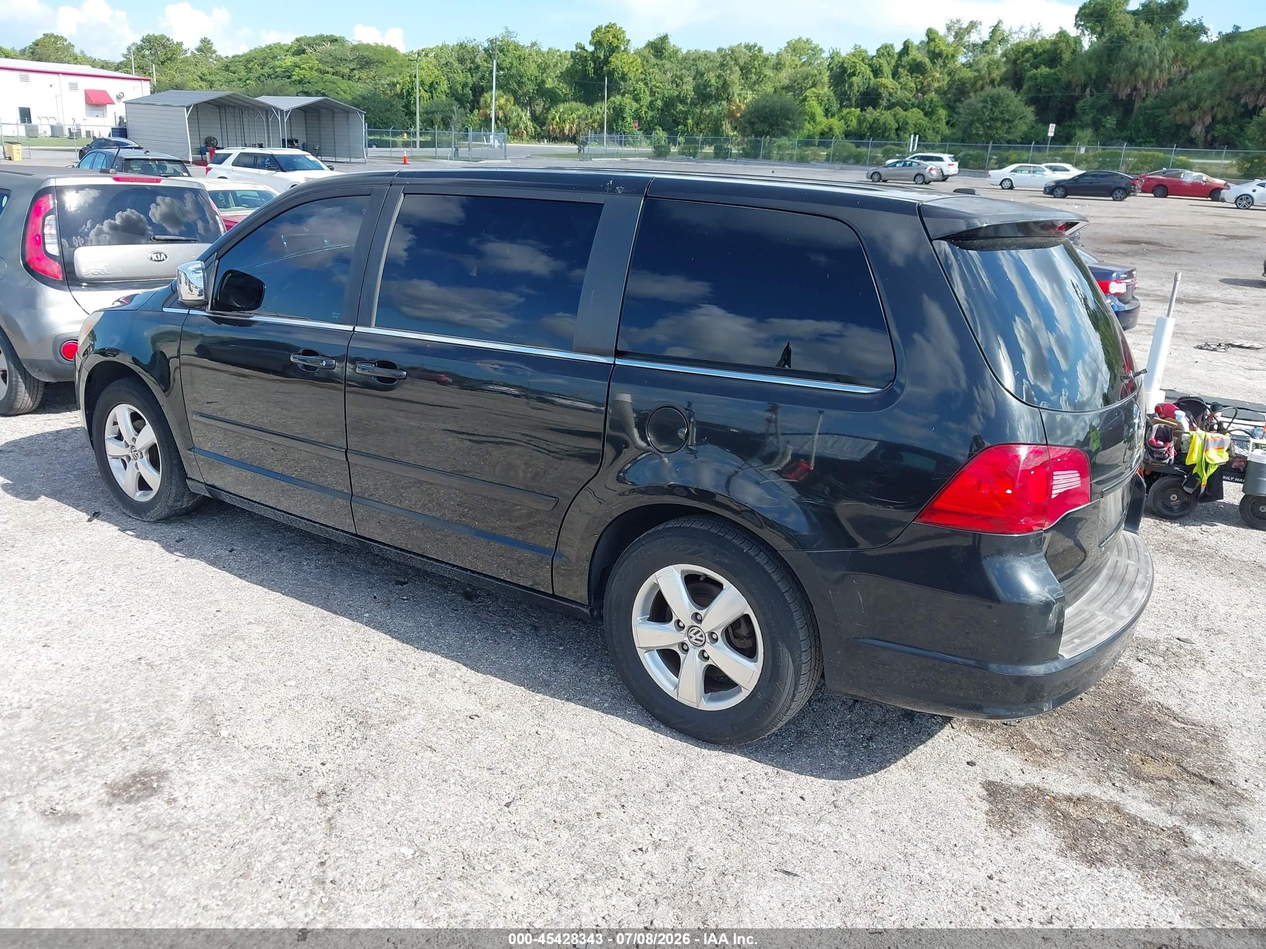 2010 Volkswagen Routan Se Black vin: 2V4RW3D10AR159110