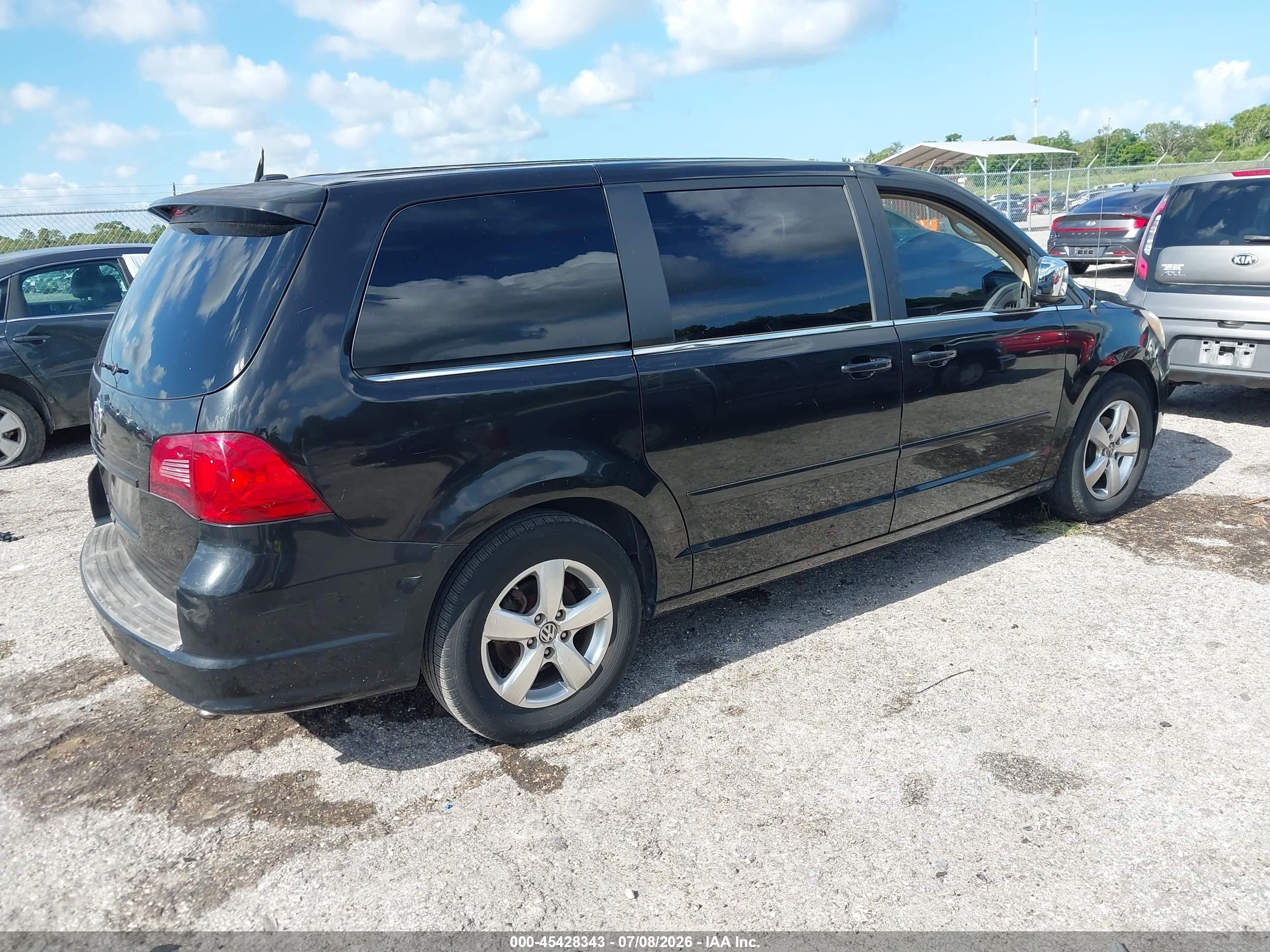 2010 Volkswagen Routan Se Black vin: 2V4RW3D10AR159110