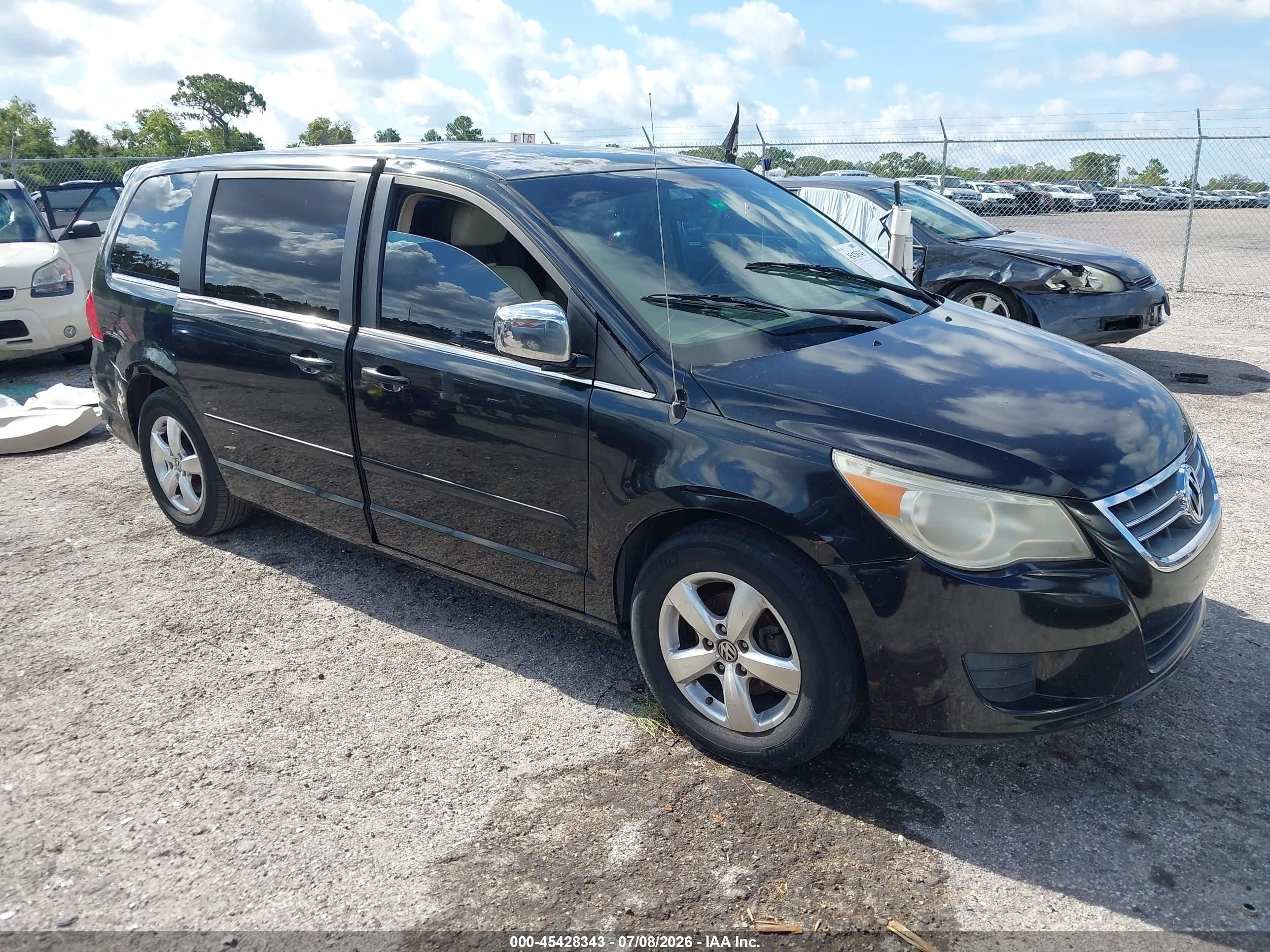 2010 Volkswagen Routan Se Black vin: 2V4RW3D10AR159110