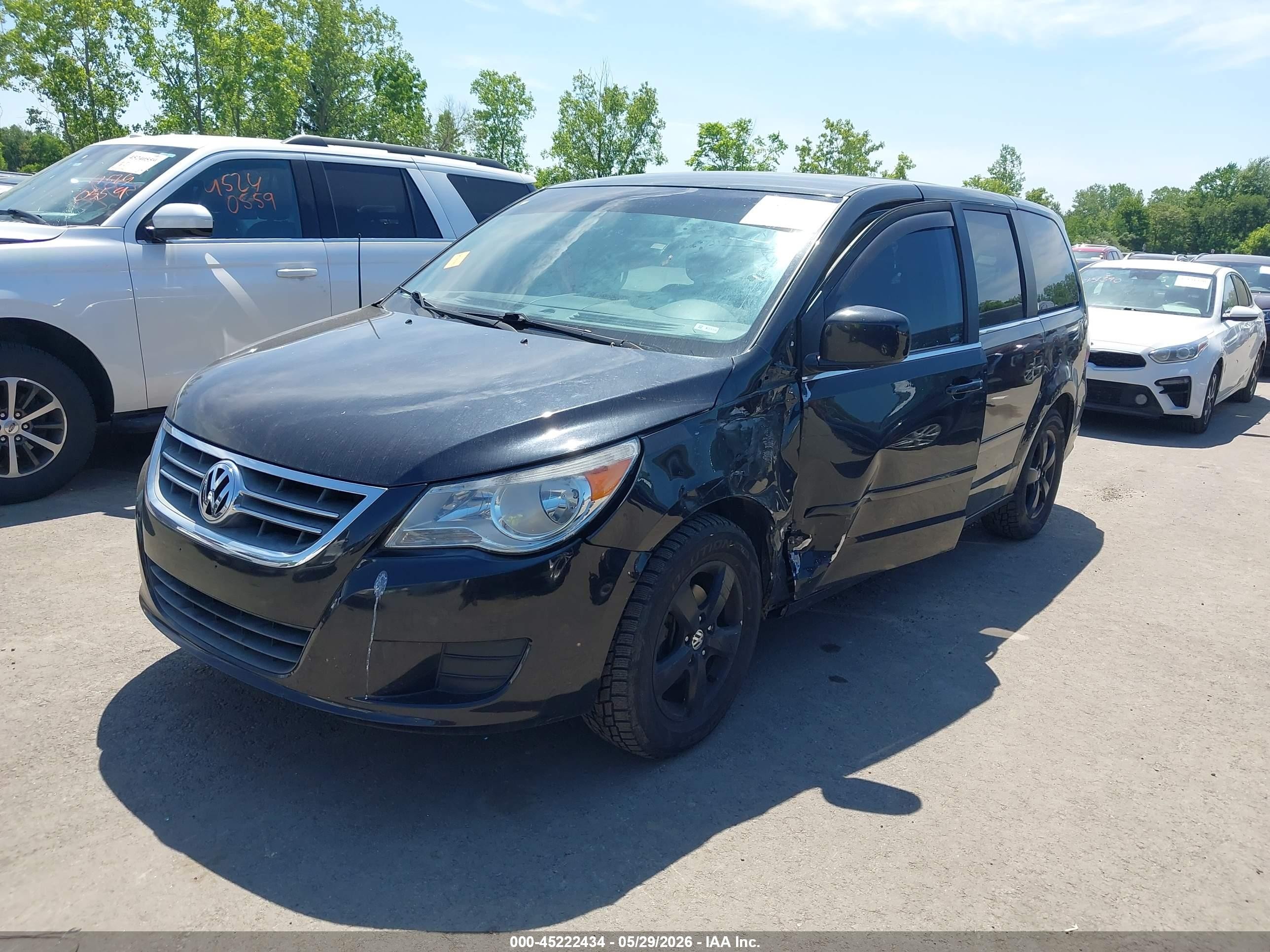 2010 Volkswagen Routan Se Black vin: 2V4RW3D10AR242424