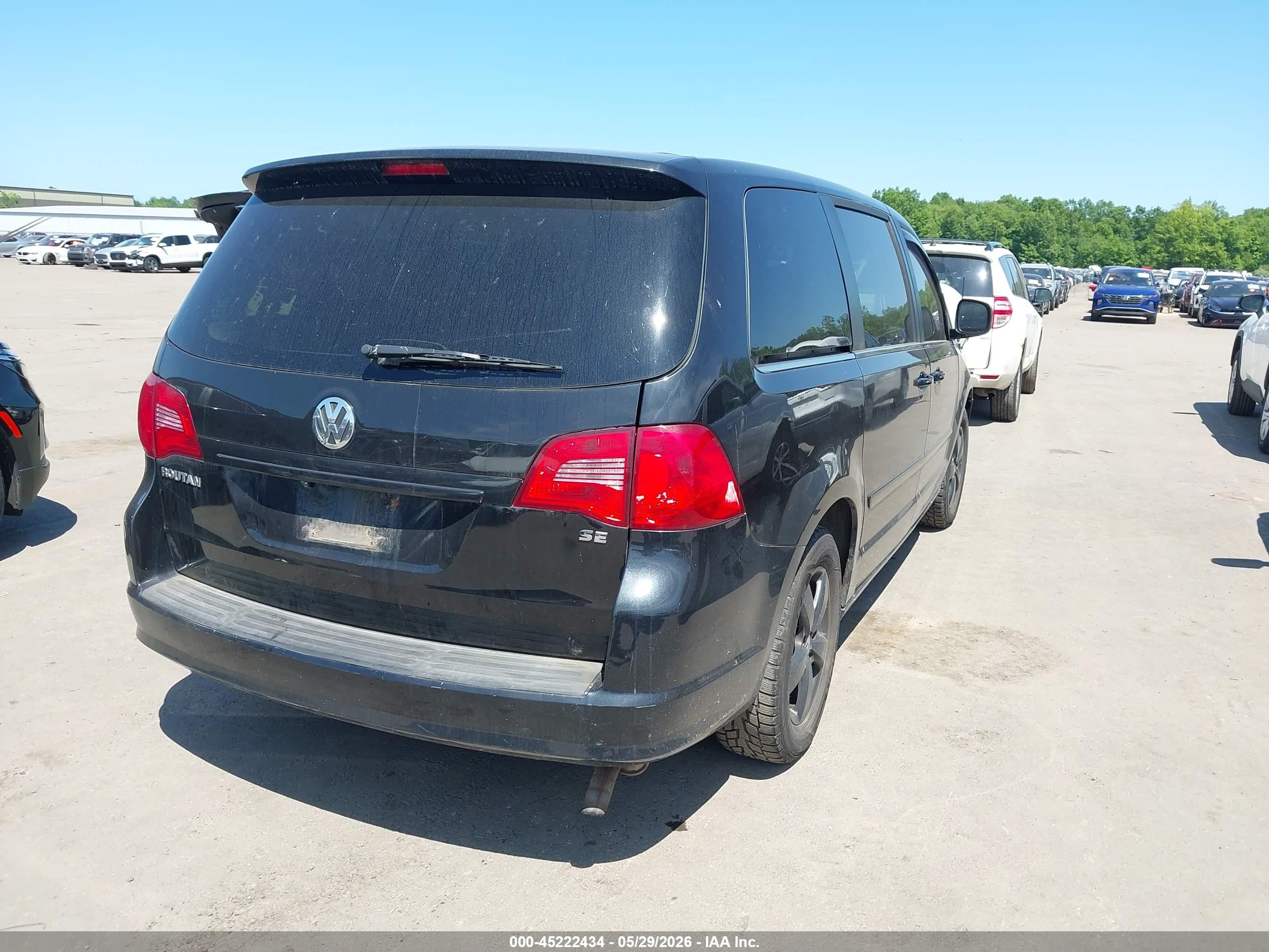 2010 Volkswagen Routan Se Black vin: 2V4RW3D10AR242424